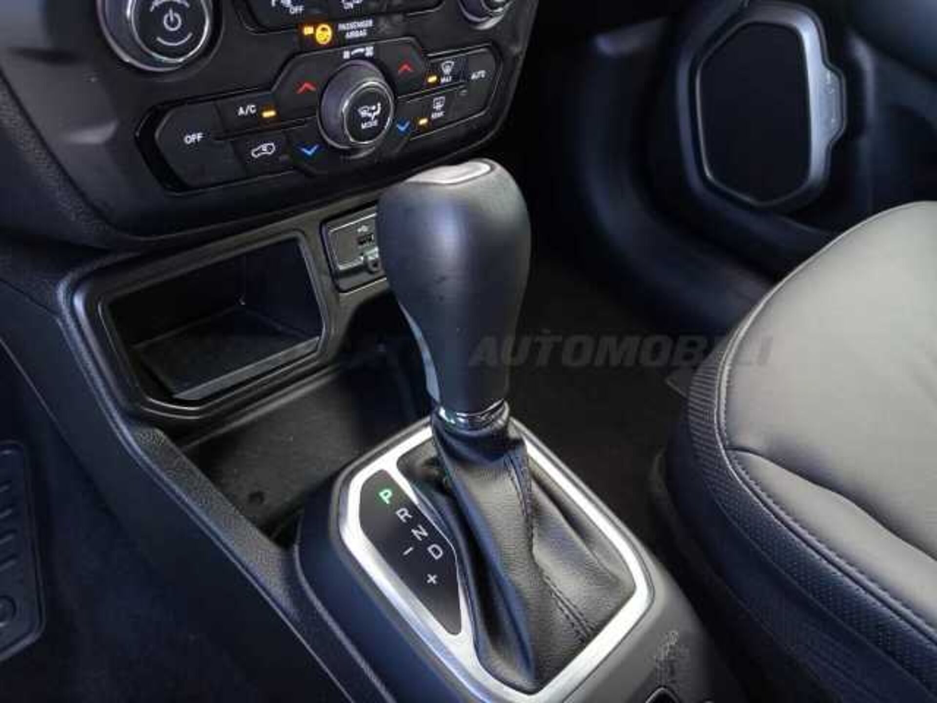 Jeep Renegade 1.5l - grey