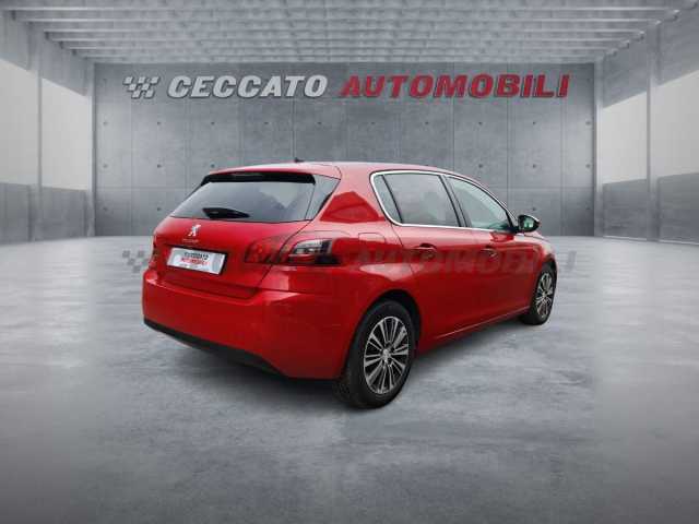 Peugeot 308 1.2l - red