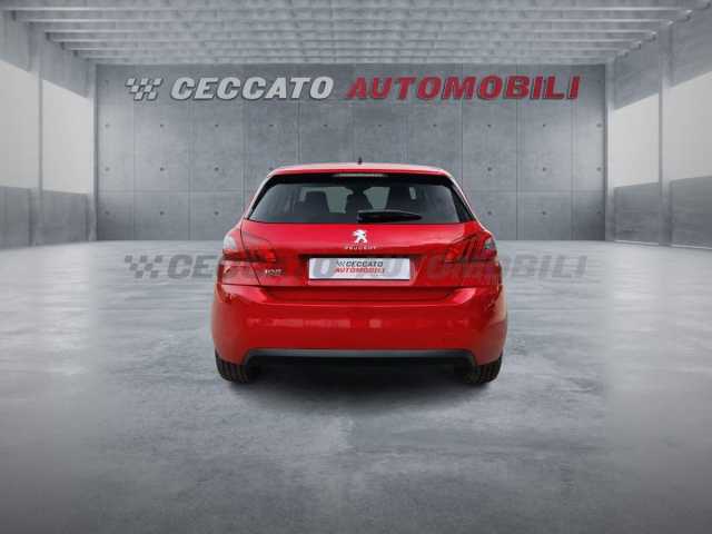 Peugeot 308 1.2l - red