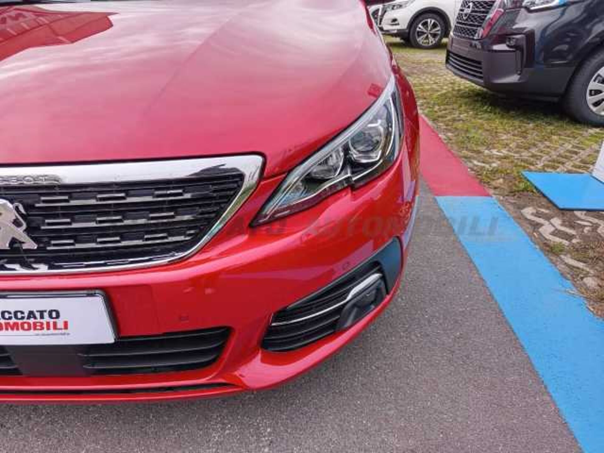 Peugeot 308 1.2l - red