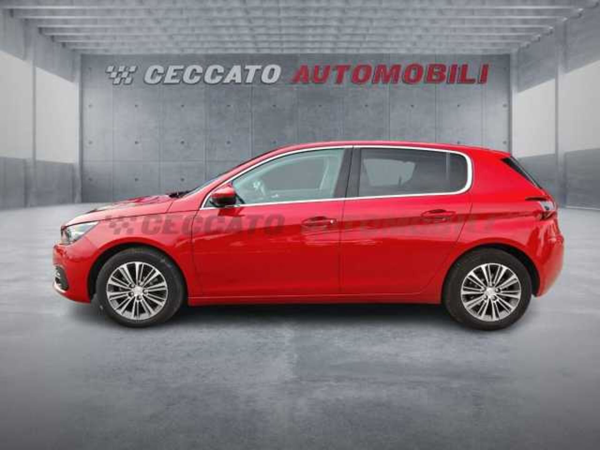 Peugeot 308 1.2l - red