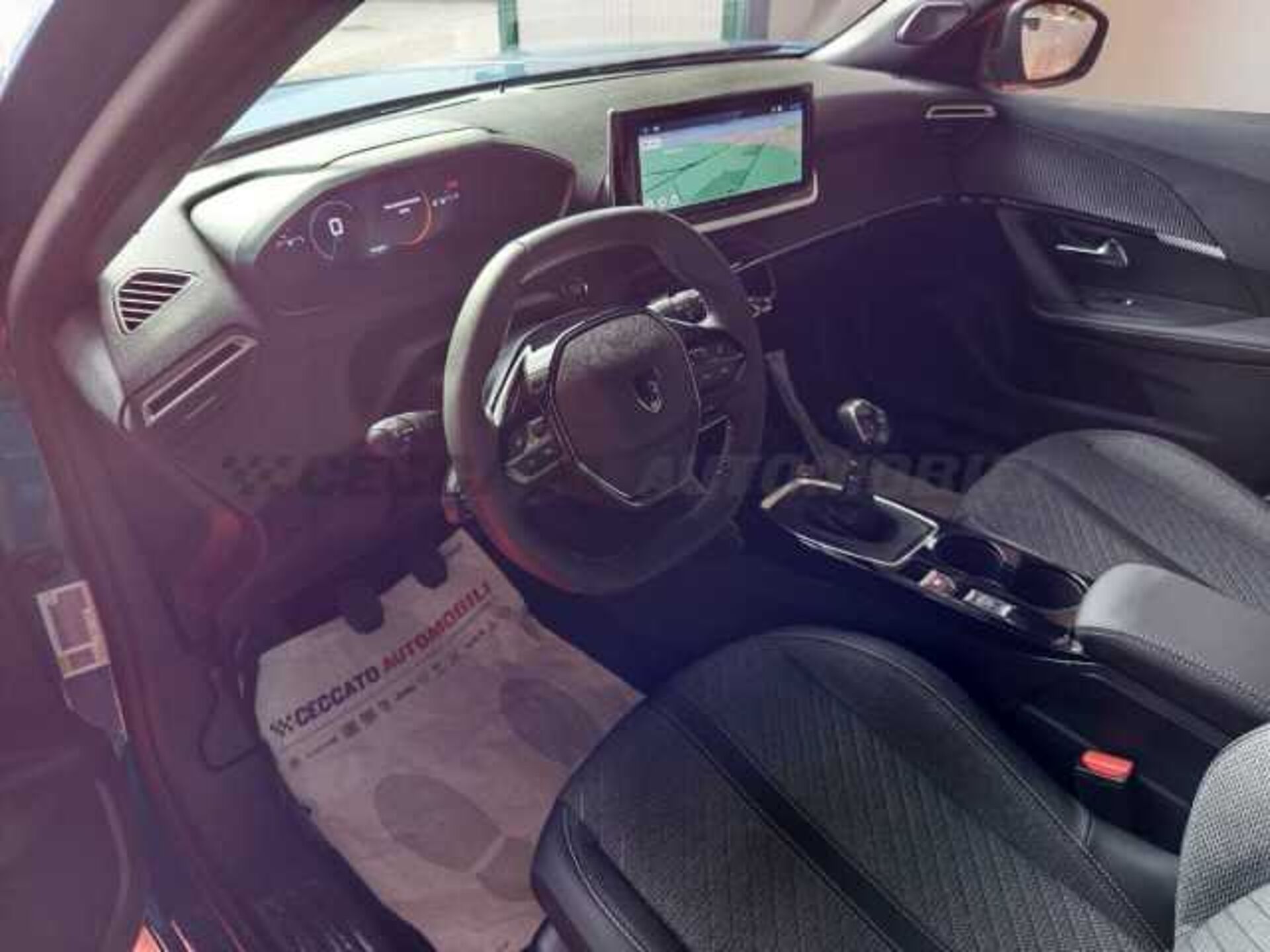 Peugeot 2008 1.2l - blue