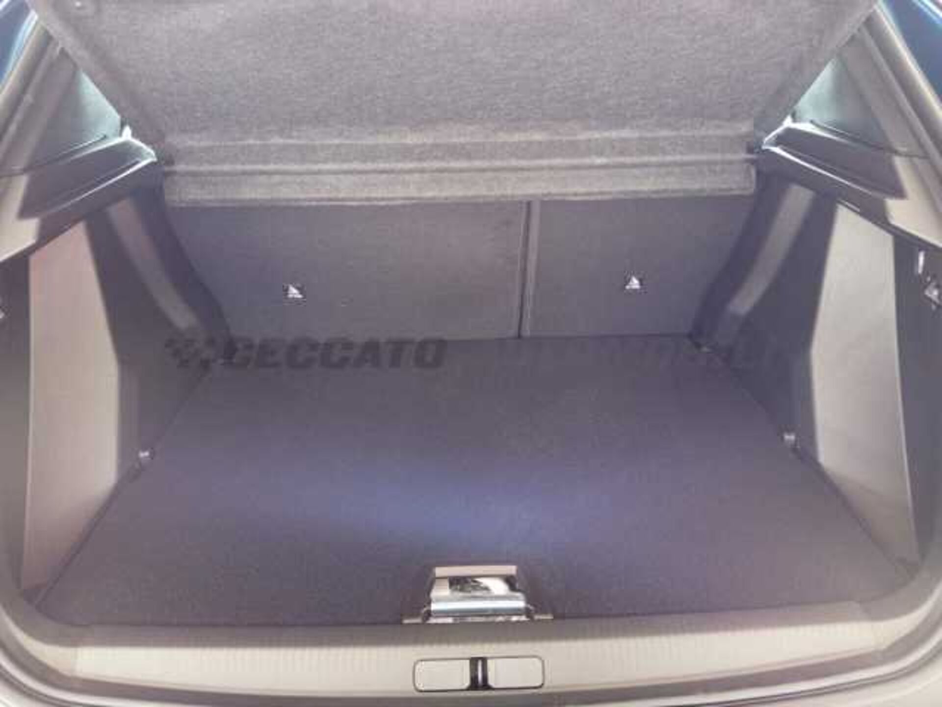 Peugeot 2008 1.2l - blue