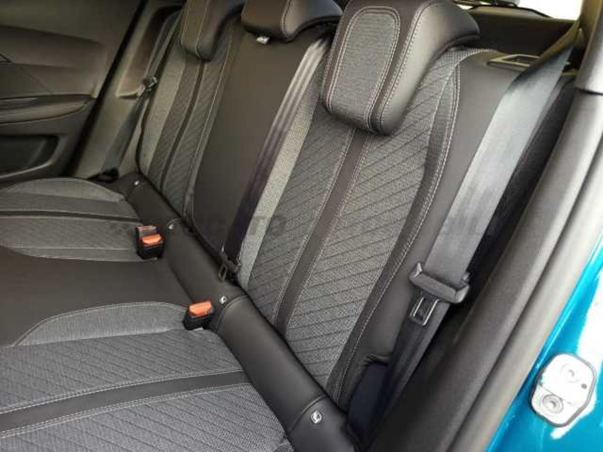 Peugeot 2008 1.2l - blue