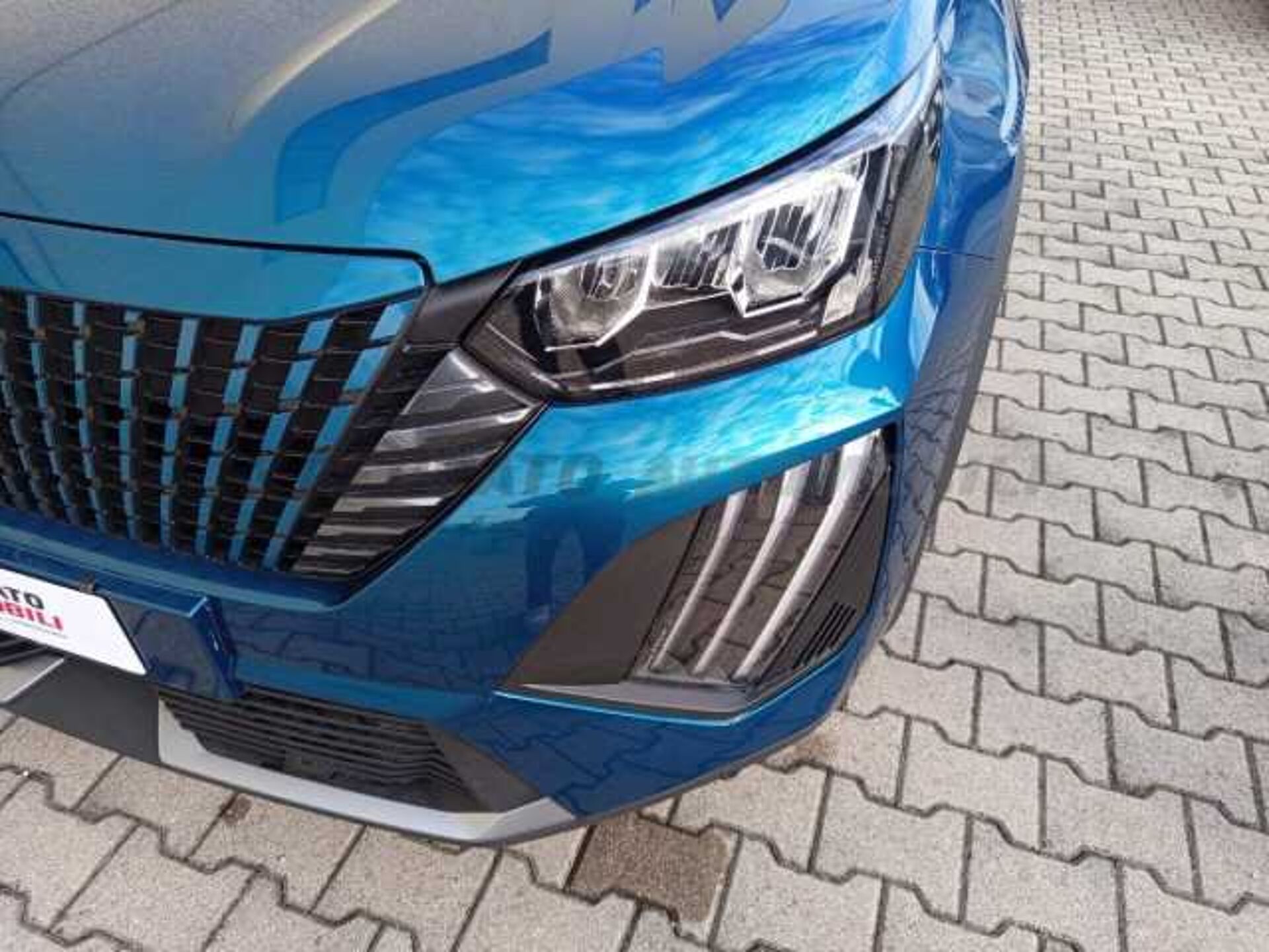 Peugeot 2008 1.2l - blue