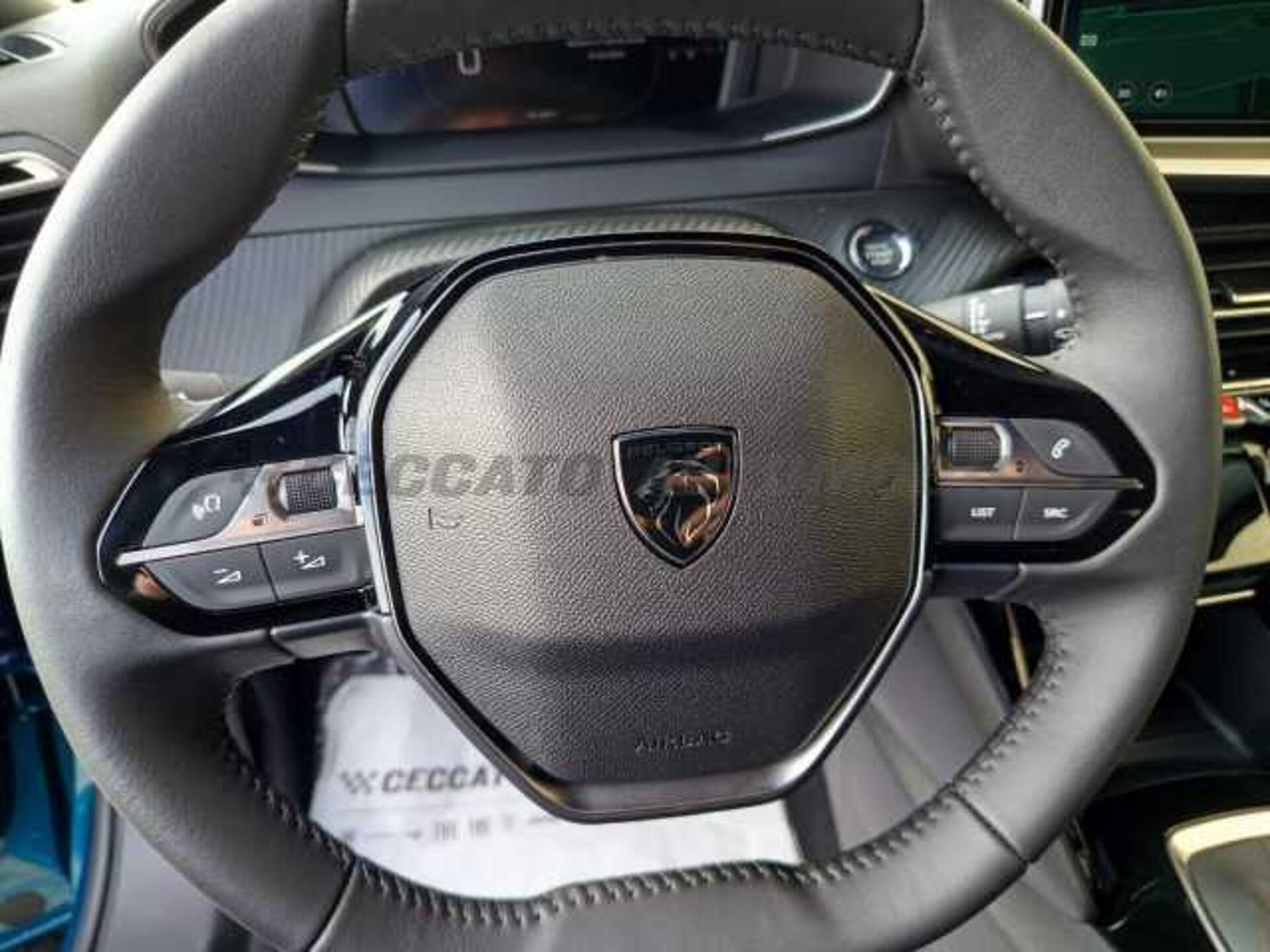 Peugeot 2008 1.2l - blue