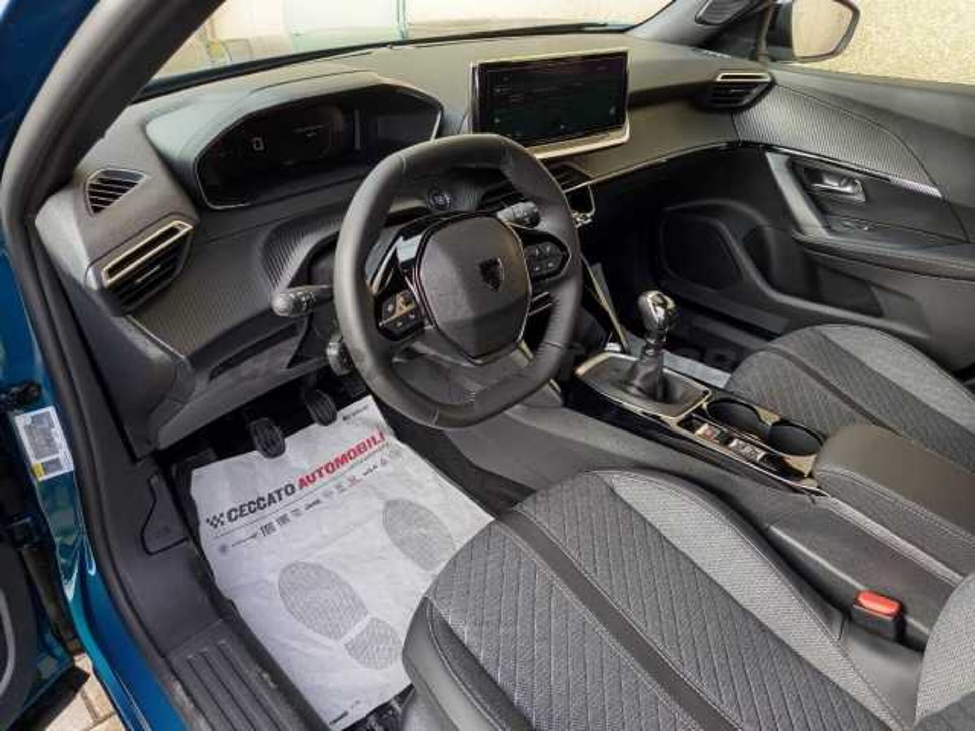 Peugeot 2008 1.2l - blue