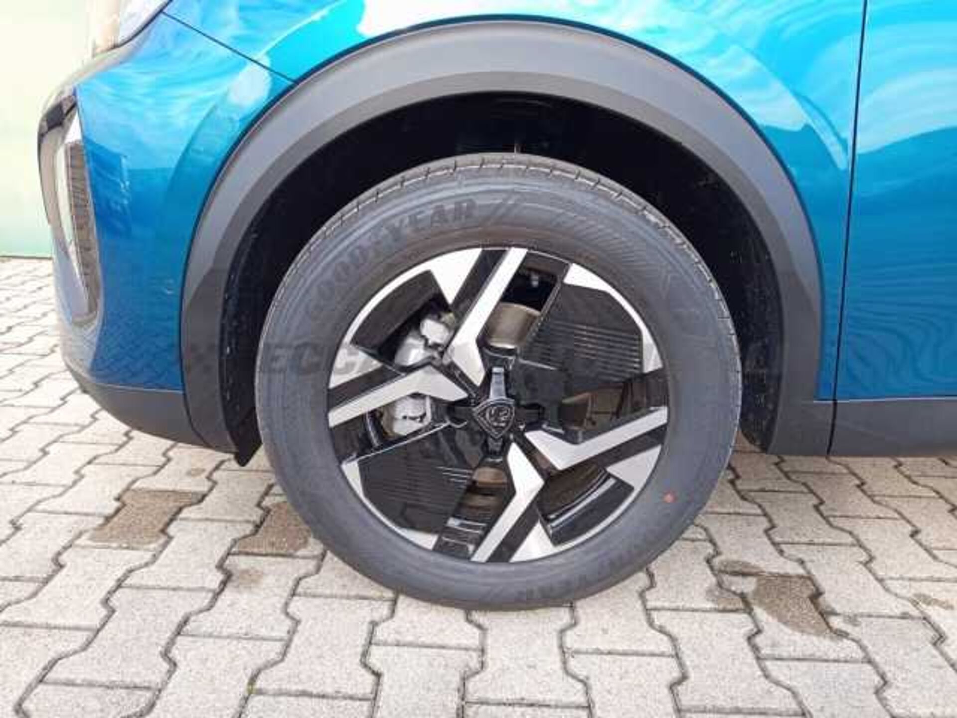 Peugeot 2008 1.2l - blue