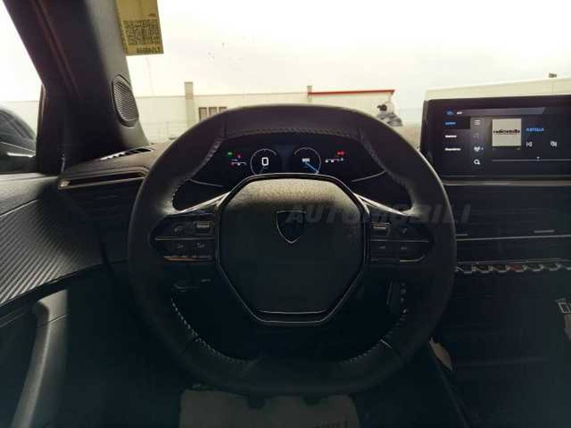 Peugeot 2008 1.2l - black