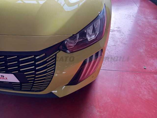 Peugeot 208 1.2l - yellow