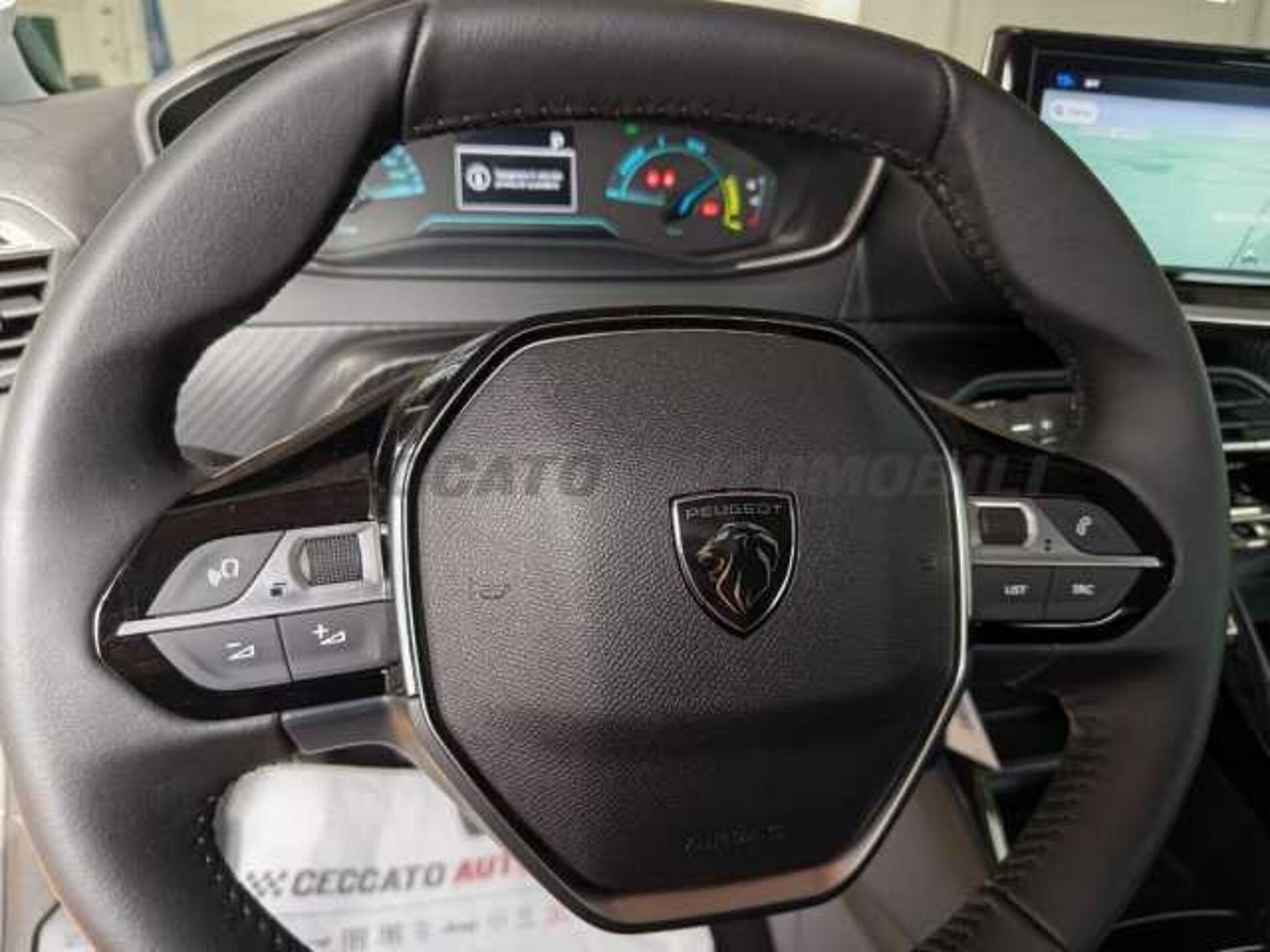 Peugeot 208 1.2l - yellow