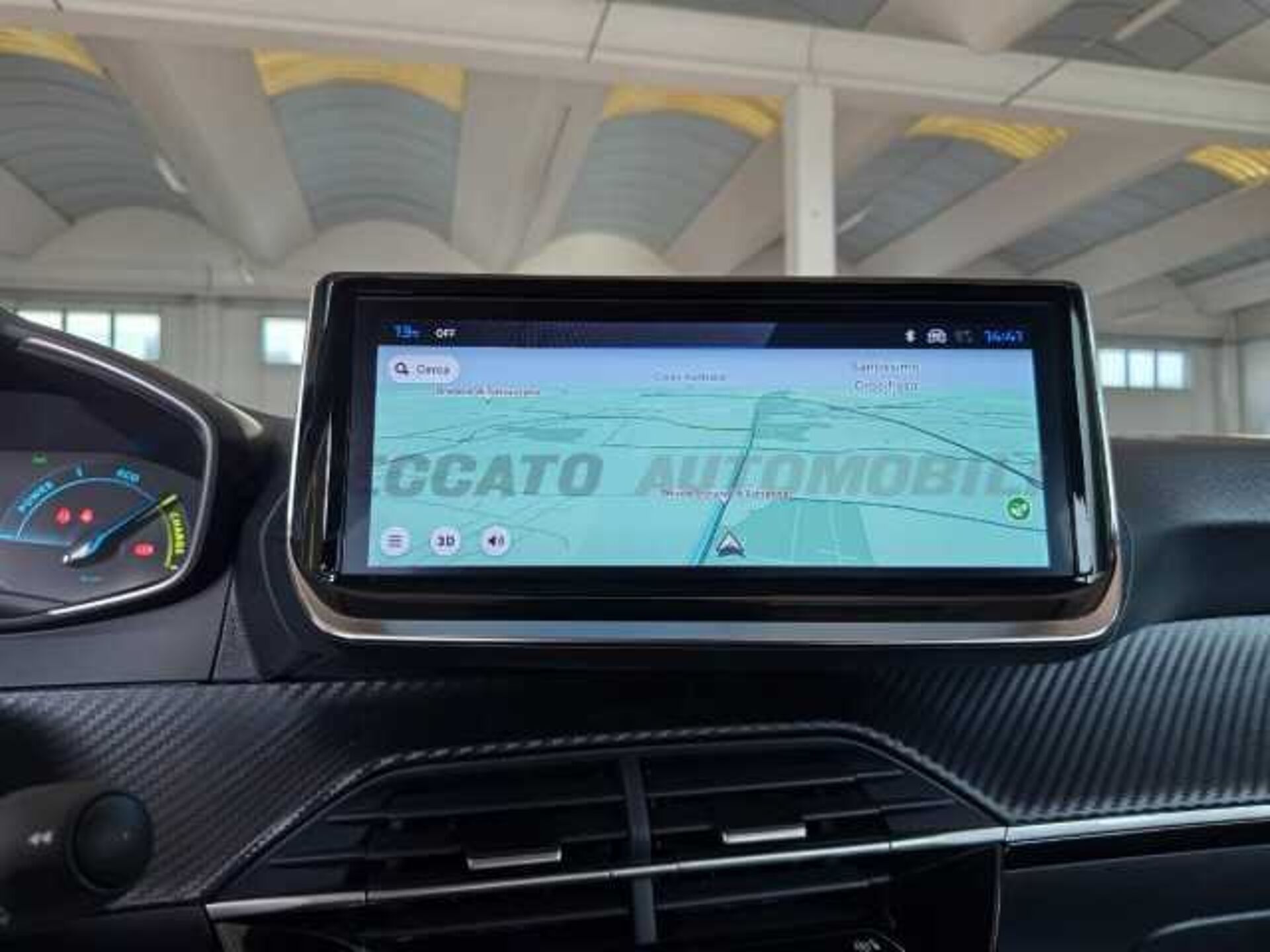 Peugeot 208 1.2l - yellow