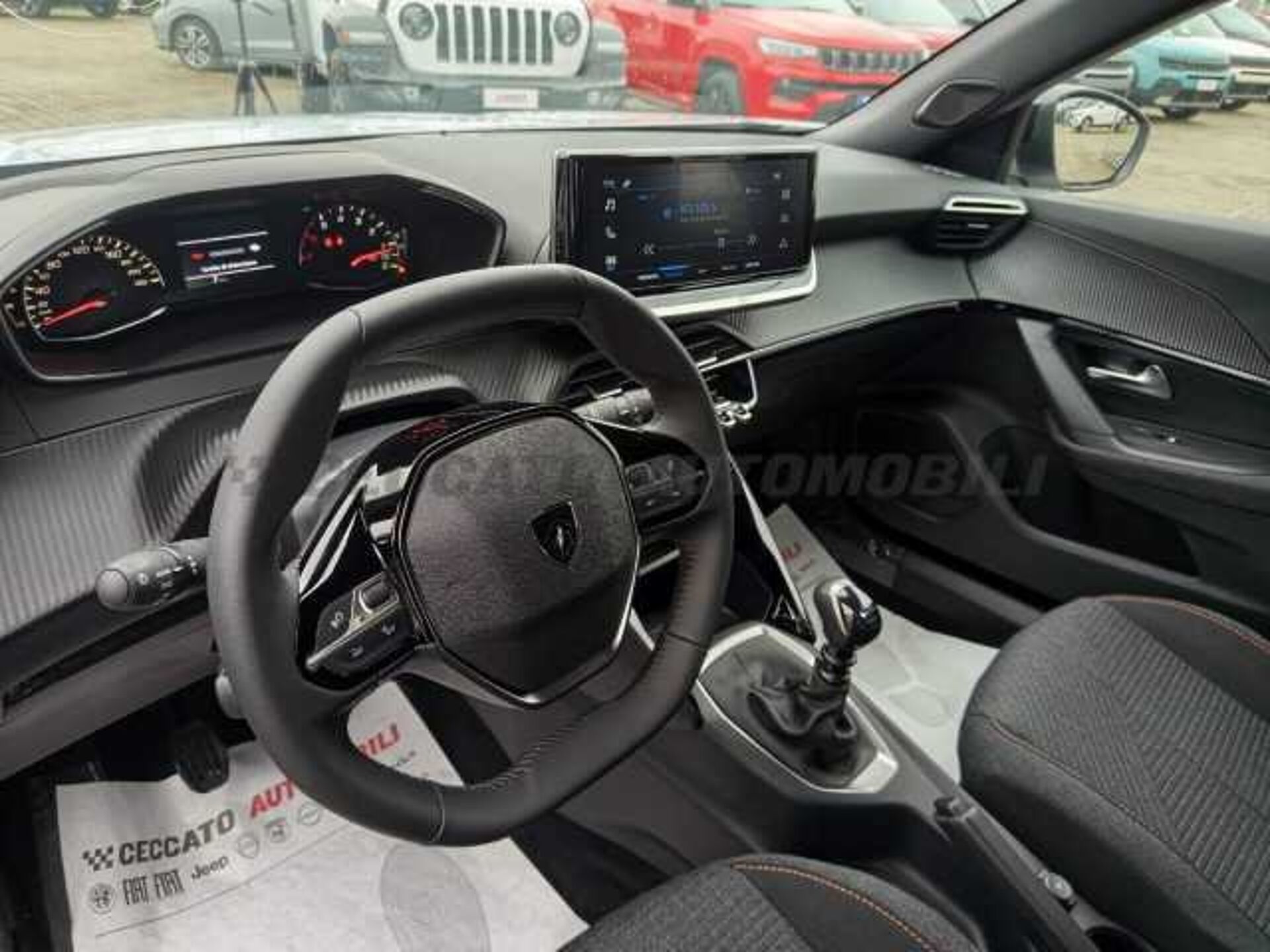 Peugeot 2008 1.2l - white