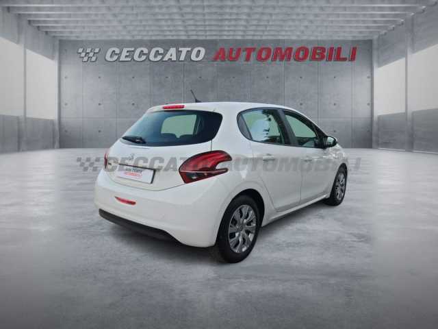 Peugeot 208 1.2l - white