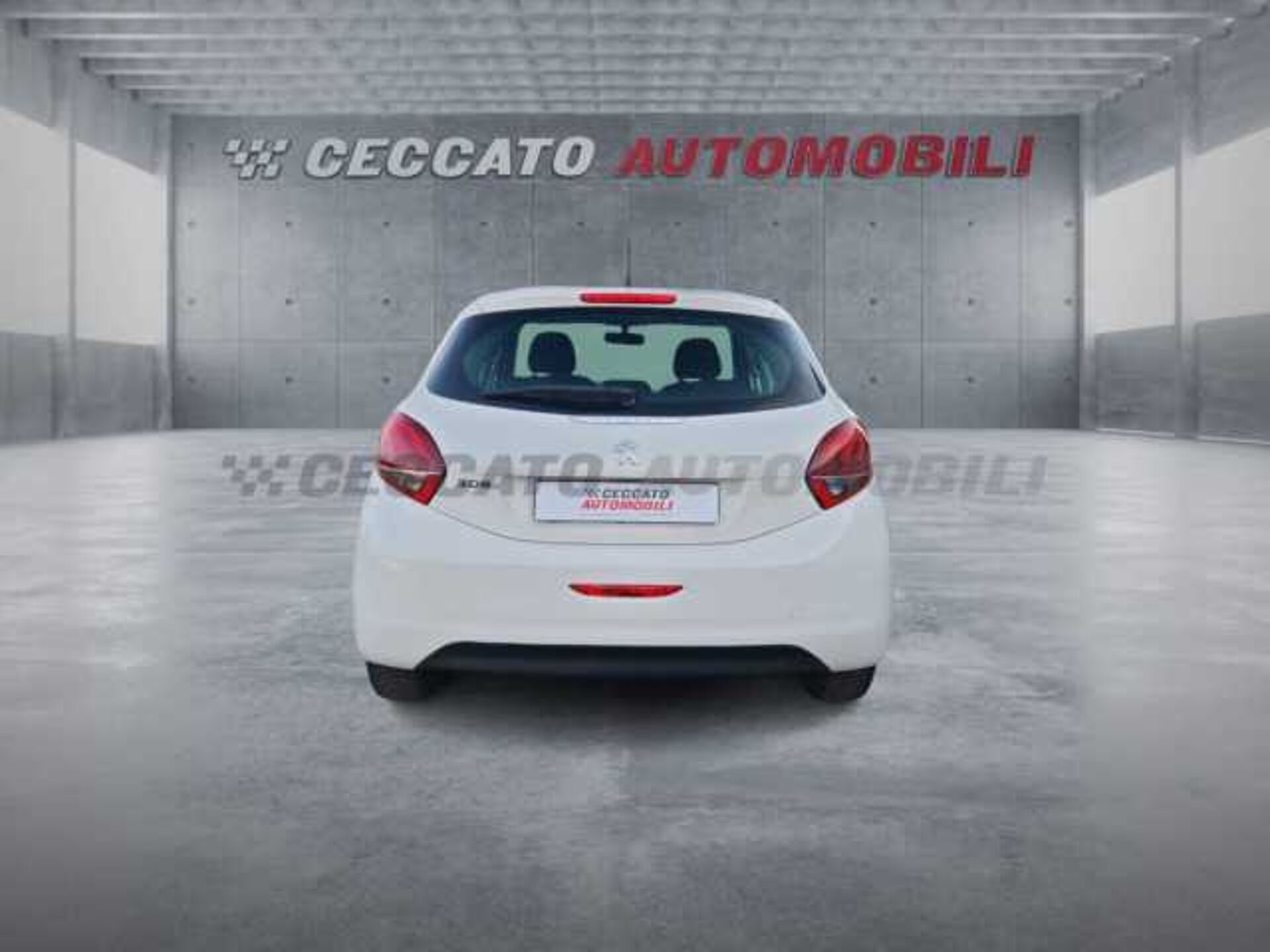 Peugeot 208 1.2l - white