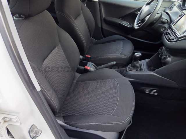 Peugeot 208 1.2l - white