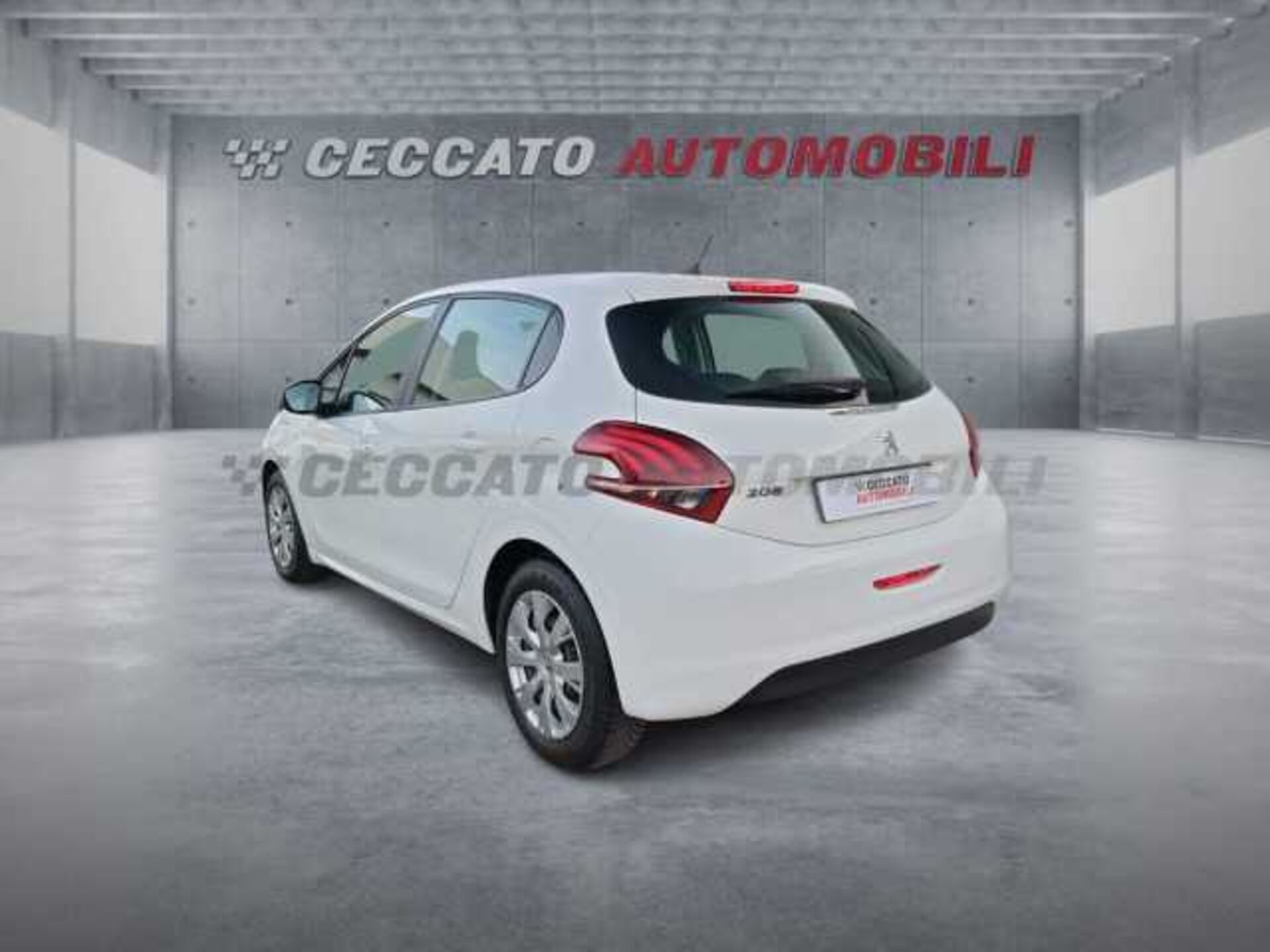 Peugeot 208 1.2l - white
