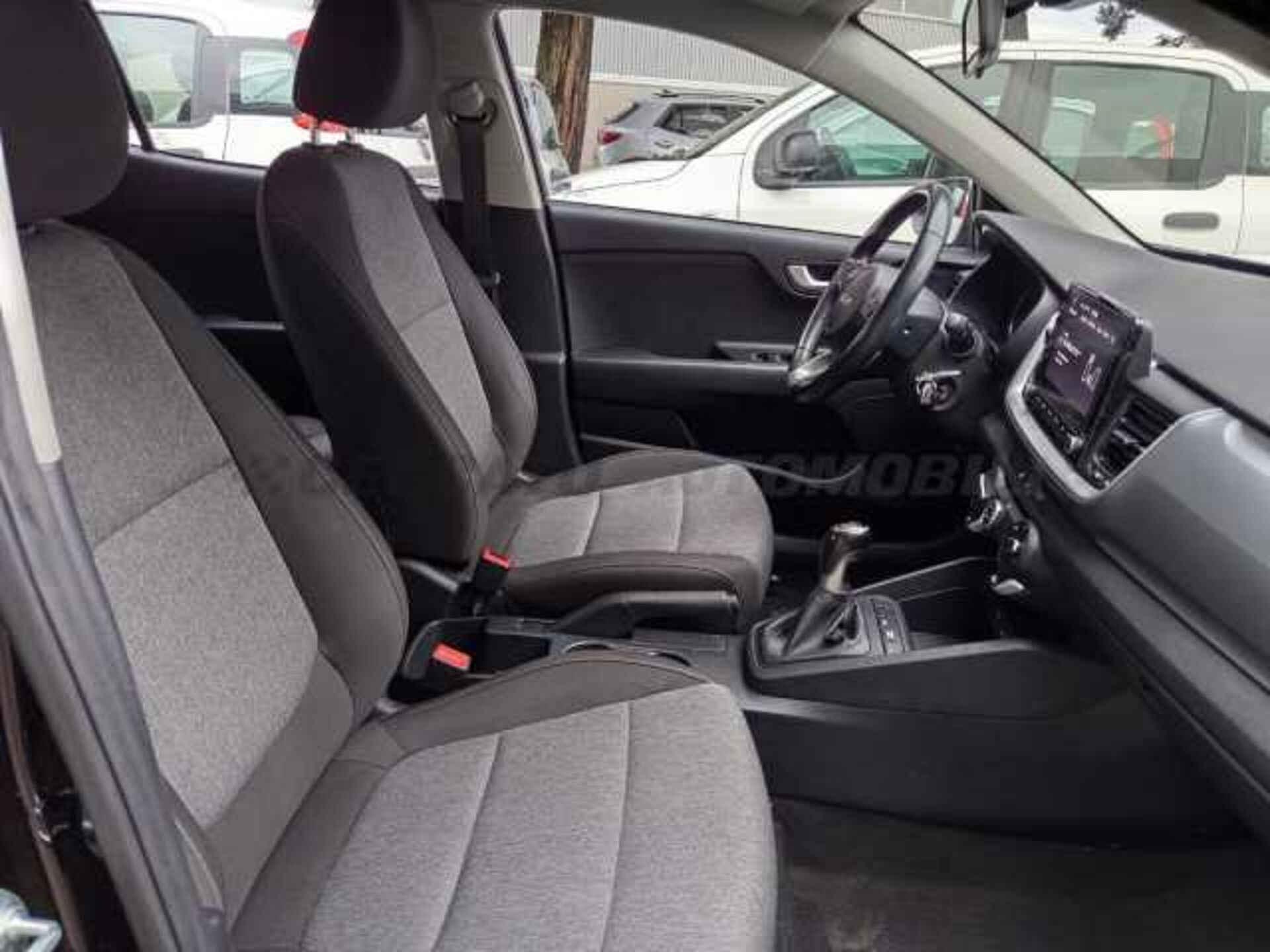 Kia Stonic 1.0l - black