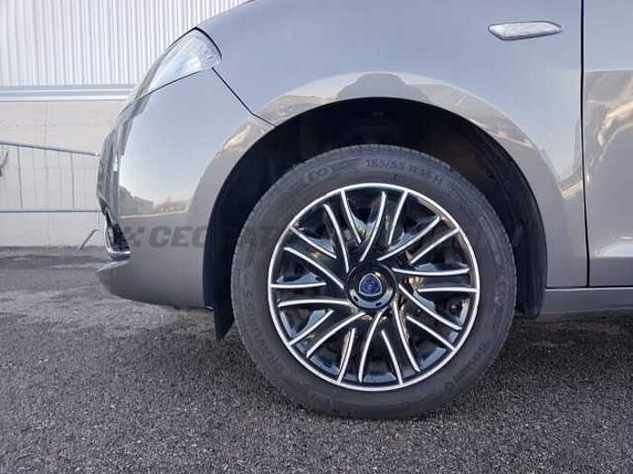 Lancia Ypsilon 1l
