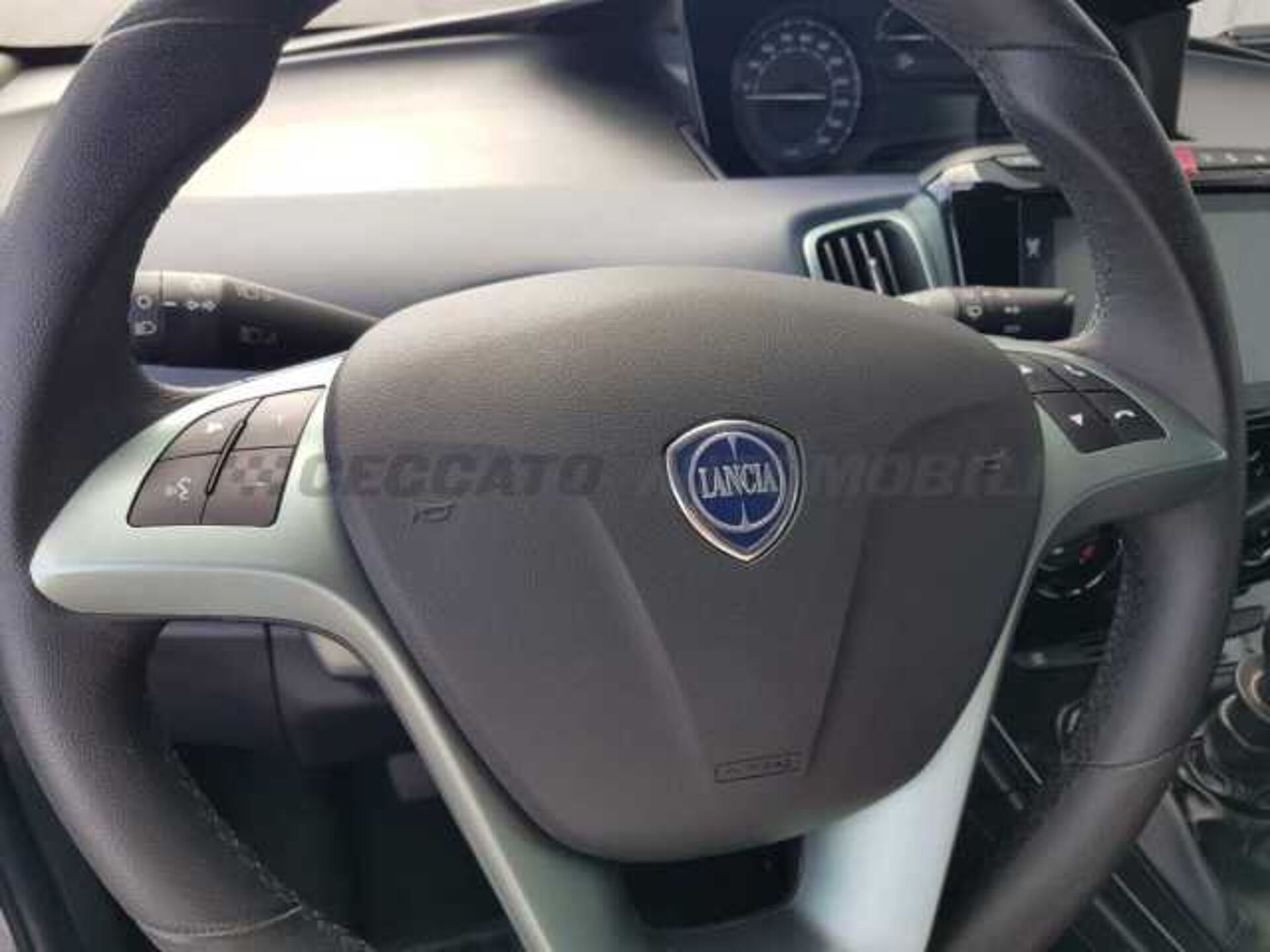 Lancia Ypsilon 1.0l - grey