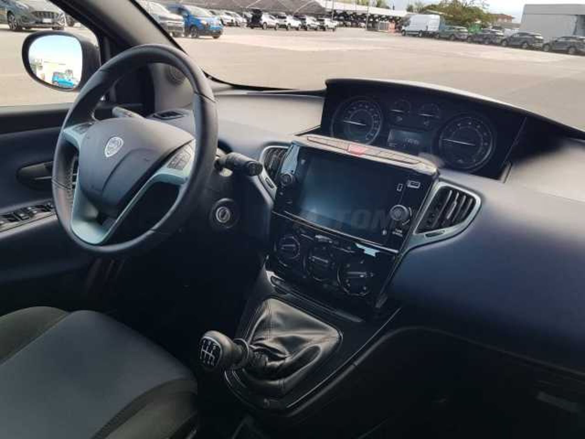 Lancia Ypsilon 1.0l - grey