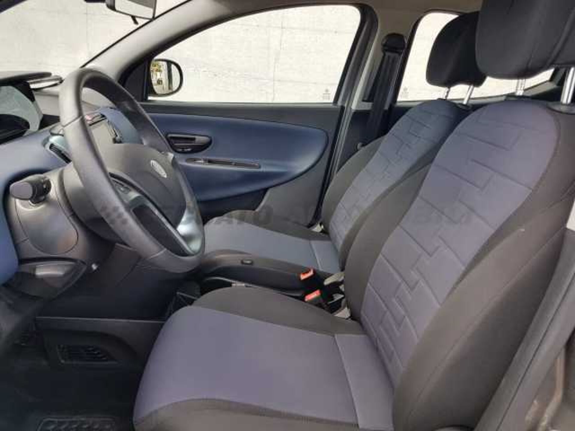 Lancia Ypsilon 1.0l - grey