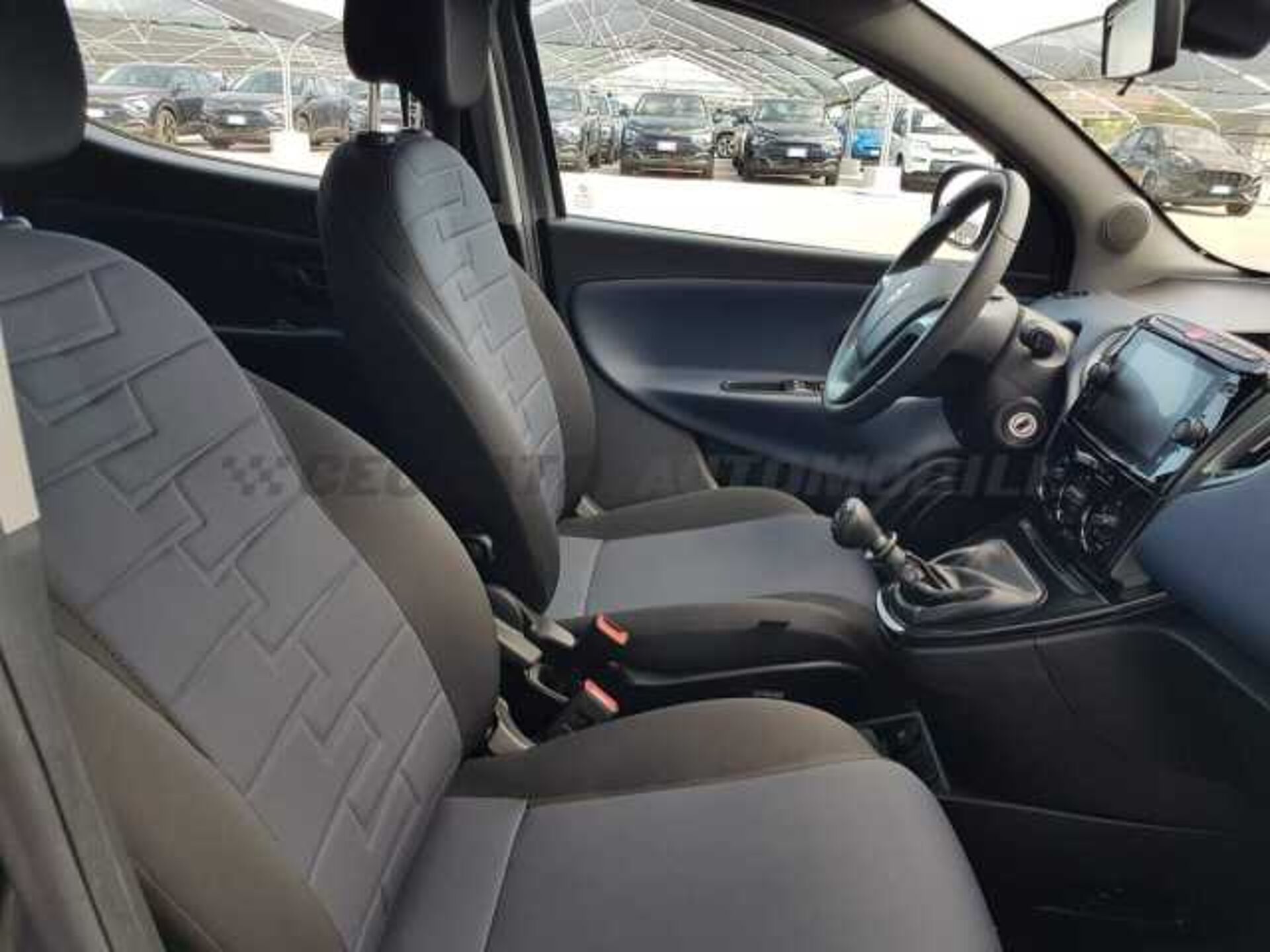 Lancia Ypsilon 1.0l - grey