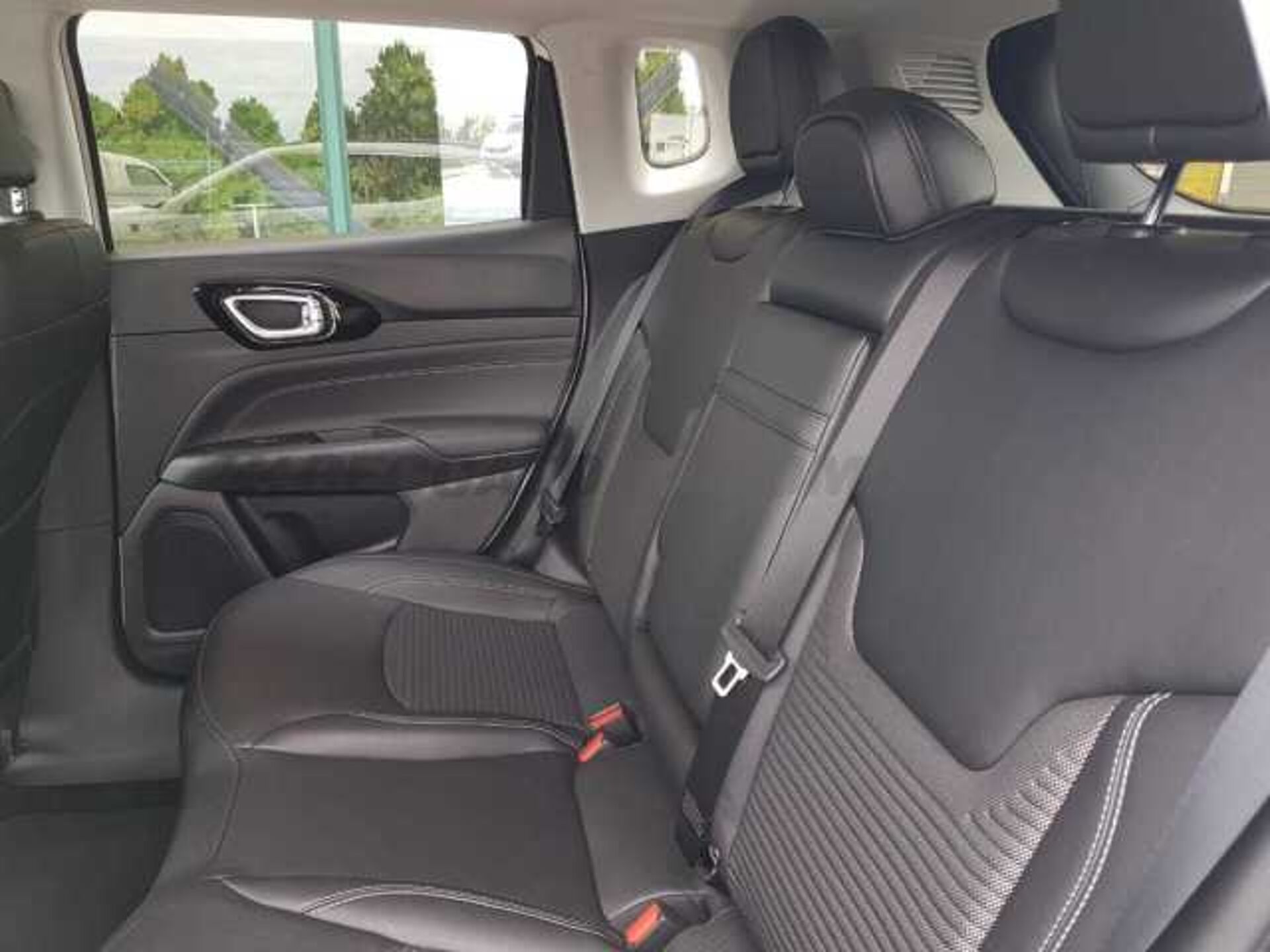 Jeep Compass 1.3l - white