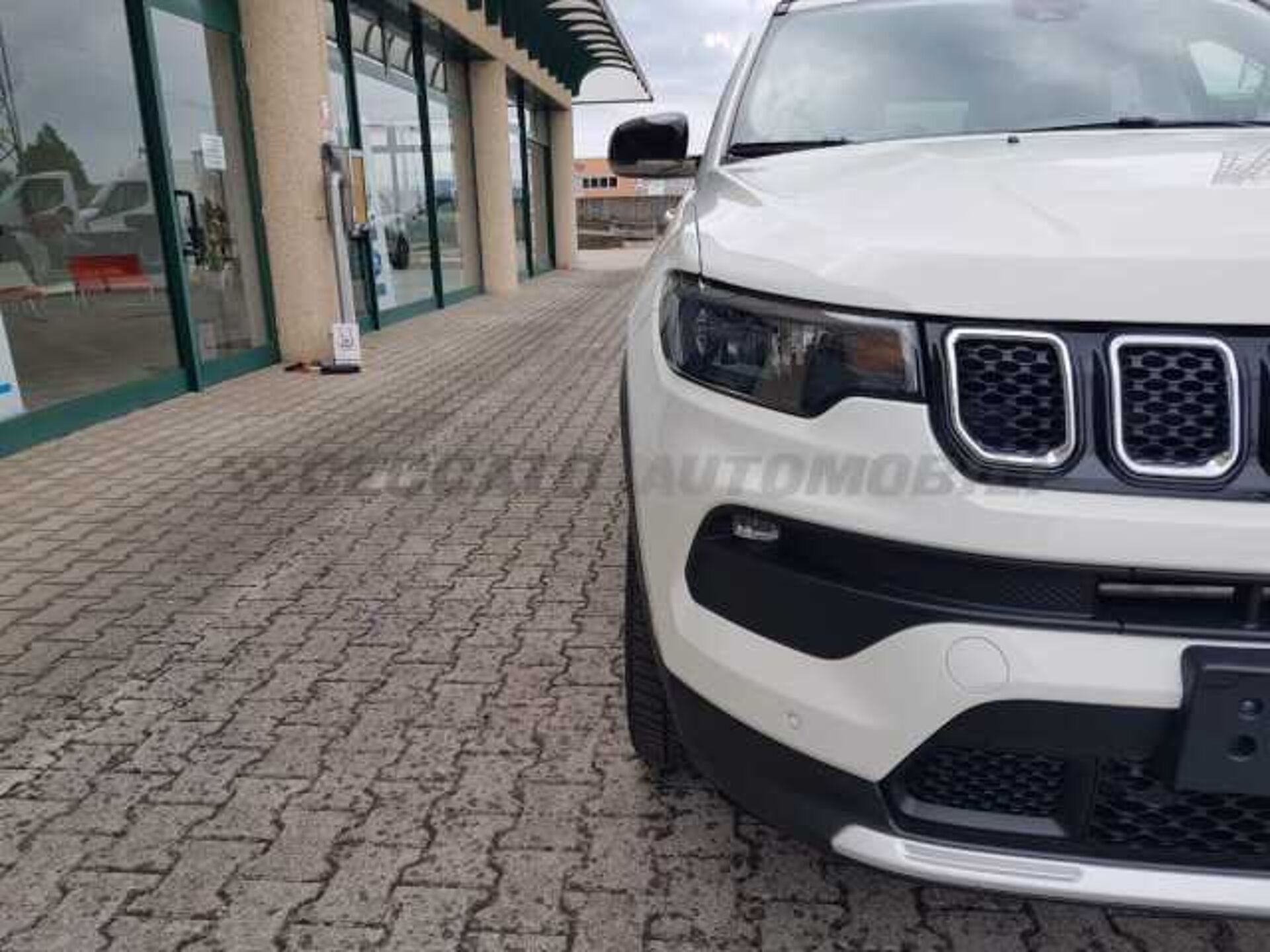 Jeep Compass 1.3l - white