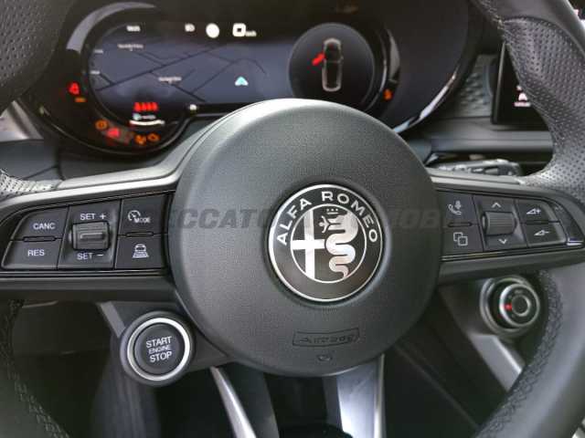 Alfa Romeo Tonale 1.6l - red