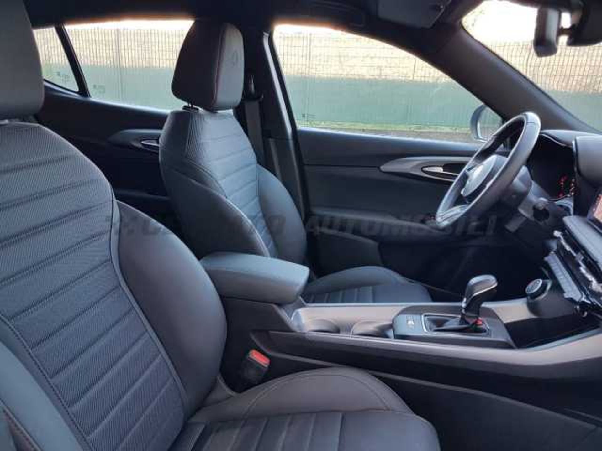 Alfa Romeo Tonale 1.6l - blue