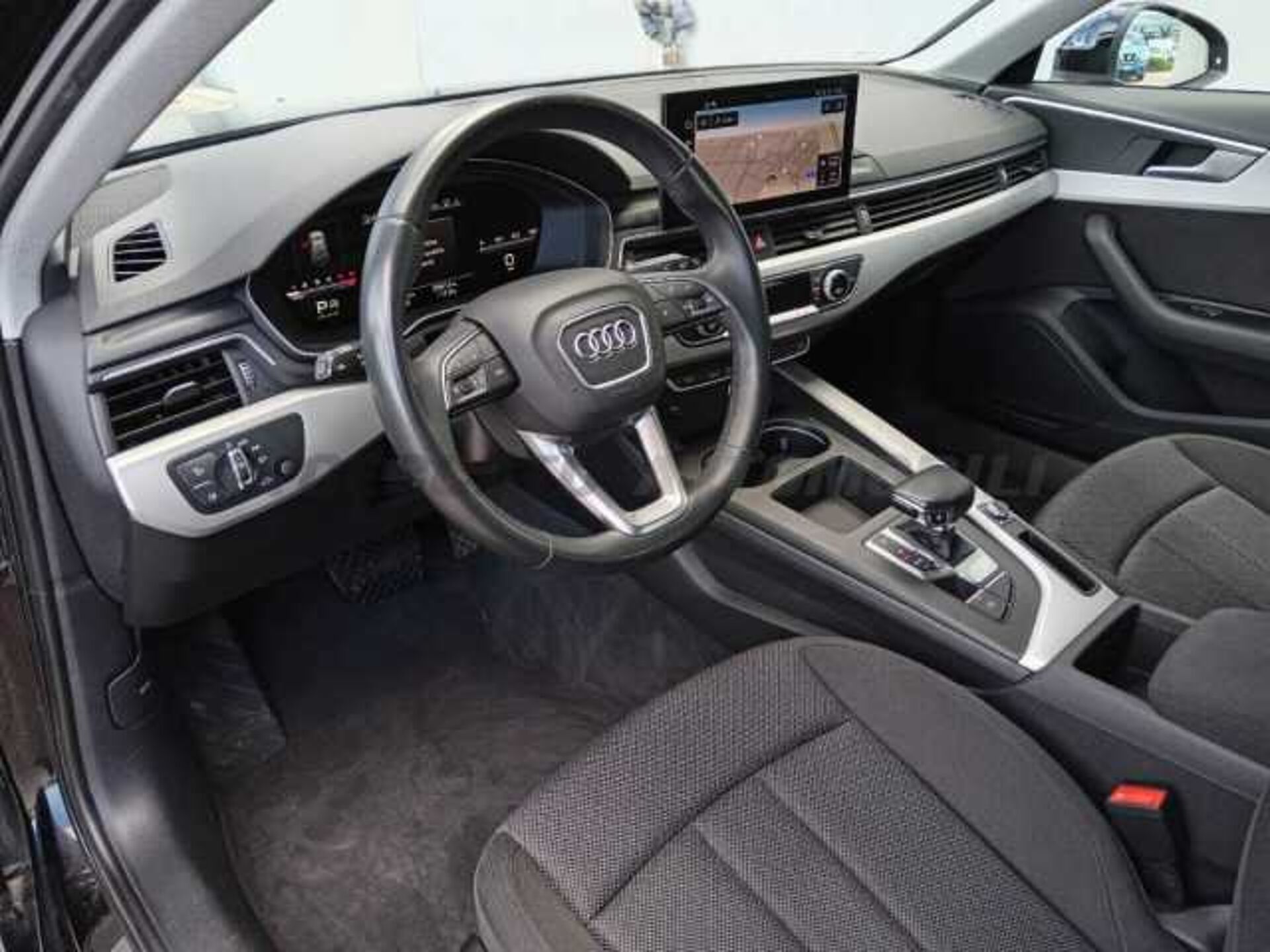 Audi A4 2.0l - black