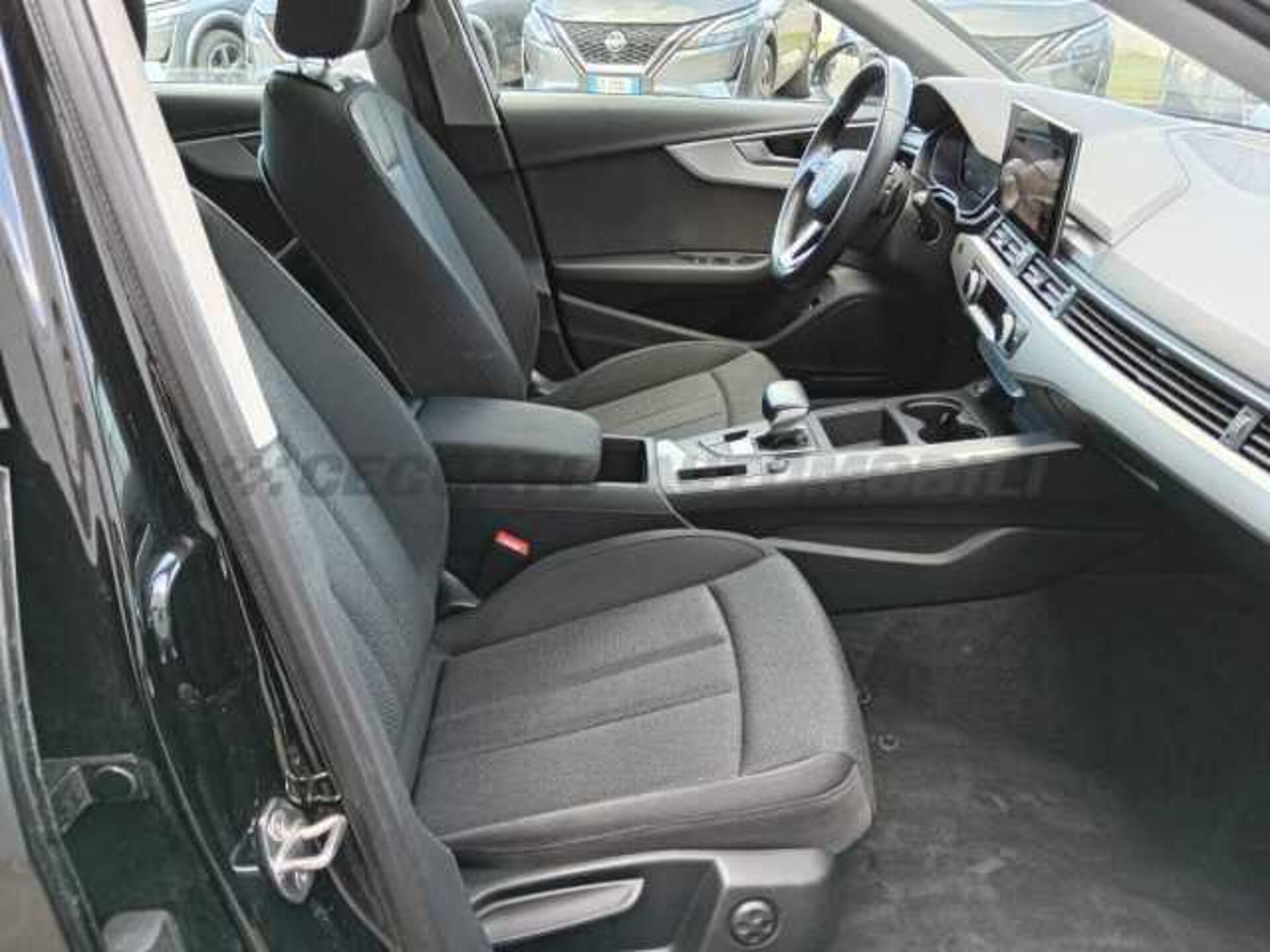 Audi A4 2.0l - black