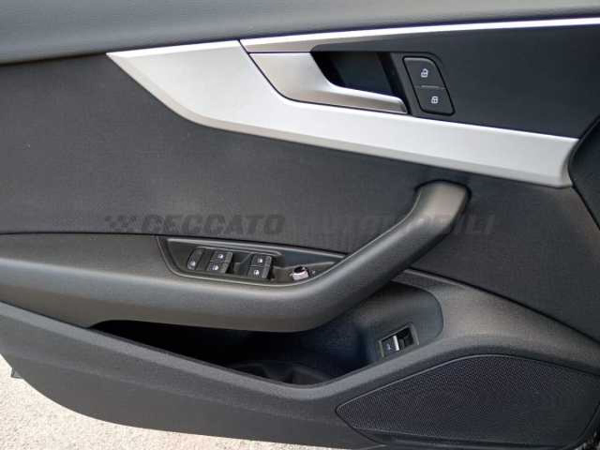 Audi A4 2.0l - black