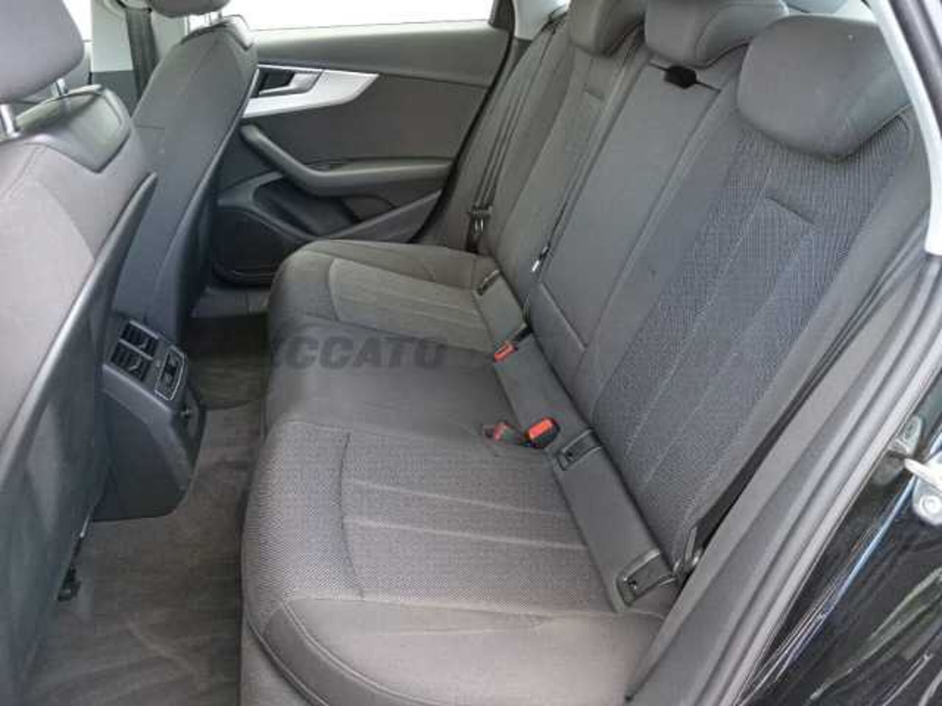 Audi A4 2.0l - black