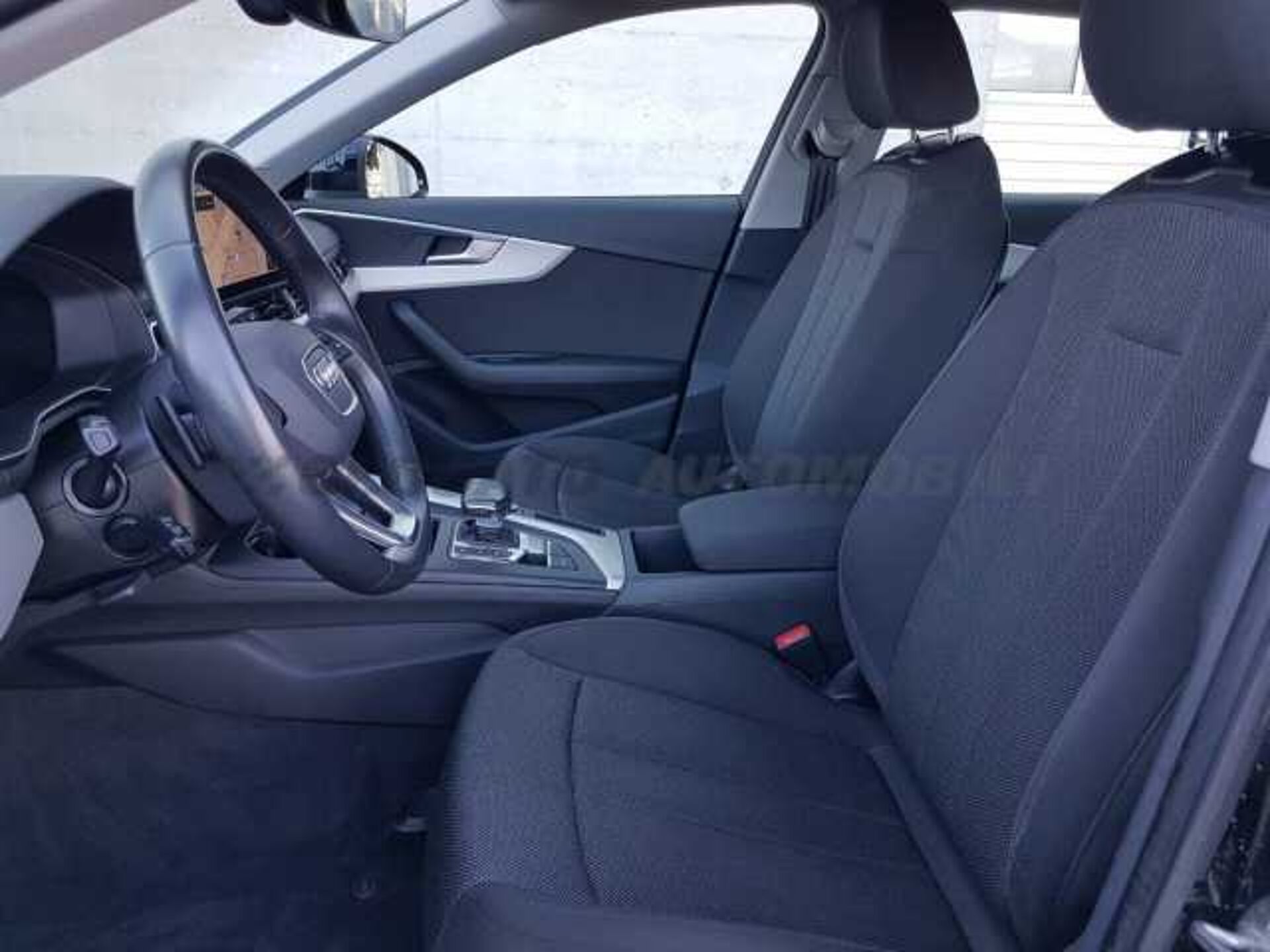 Audi A4 2.0l - black