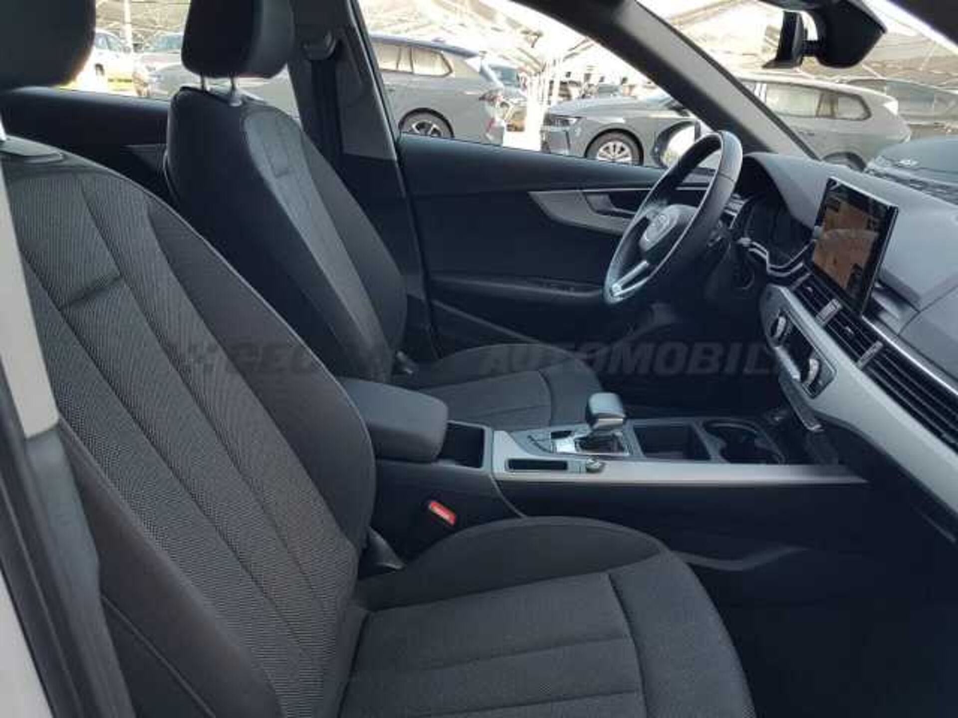 Audi A4 2.0l - white