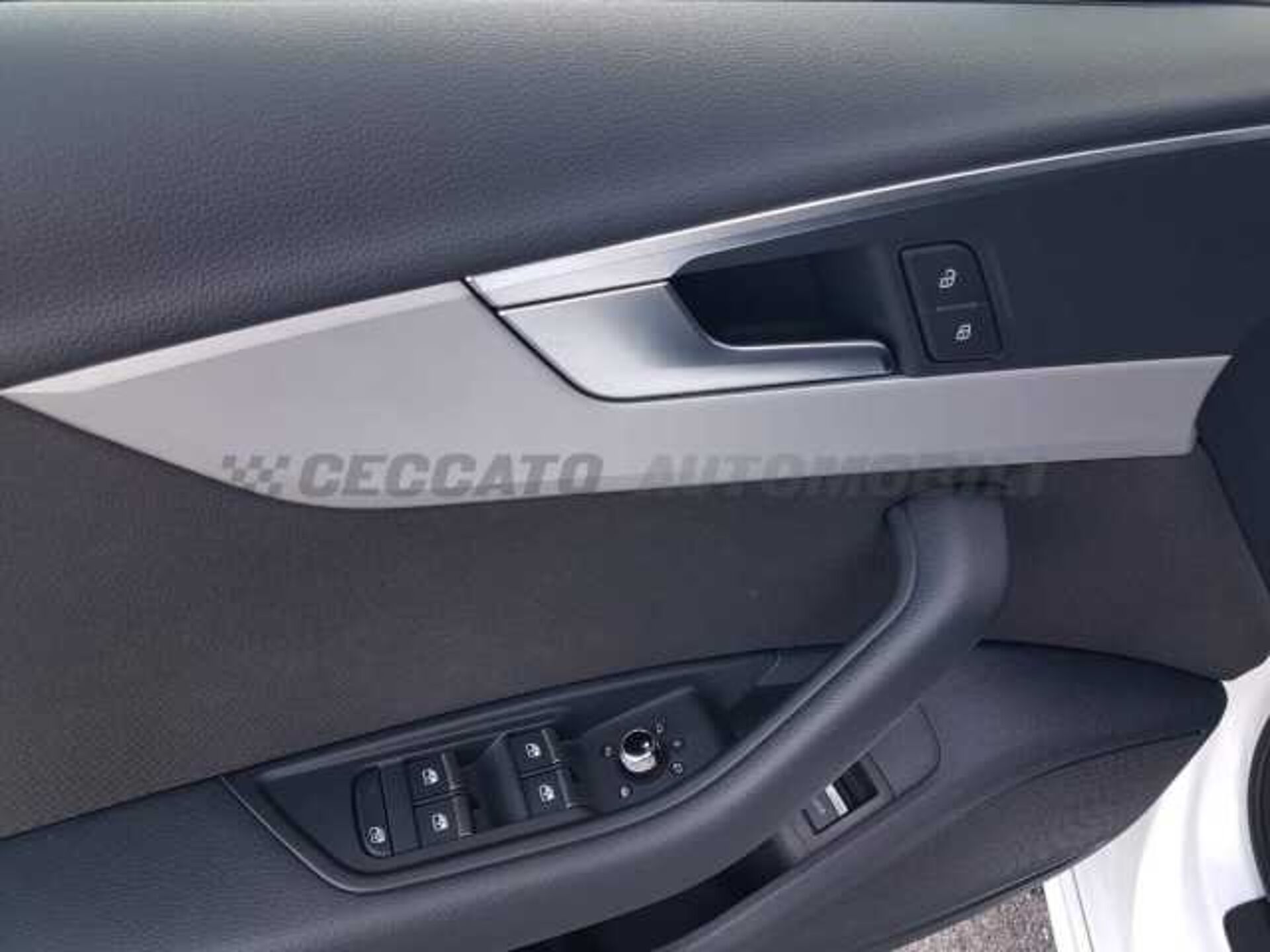 Audi A4 2.0l - white