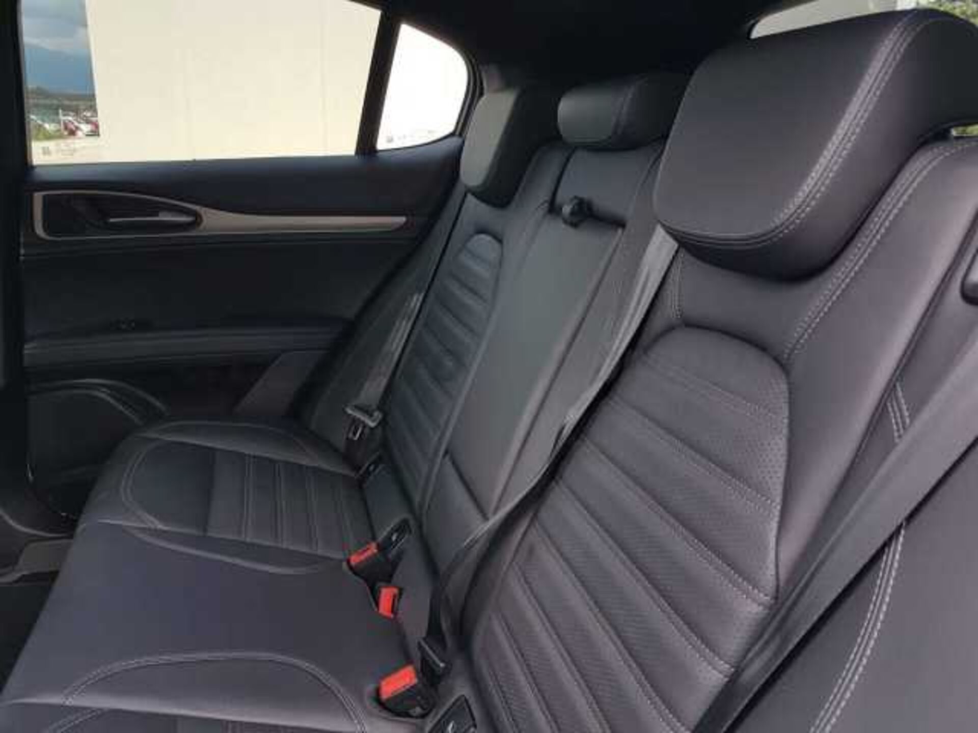 Alfa Romeo Stelvio 2.1l - white