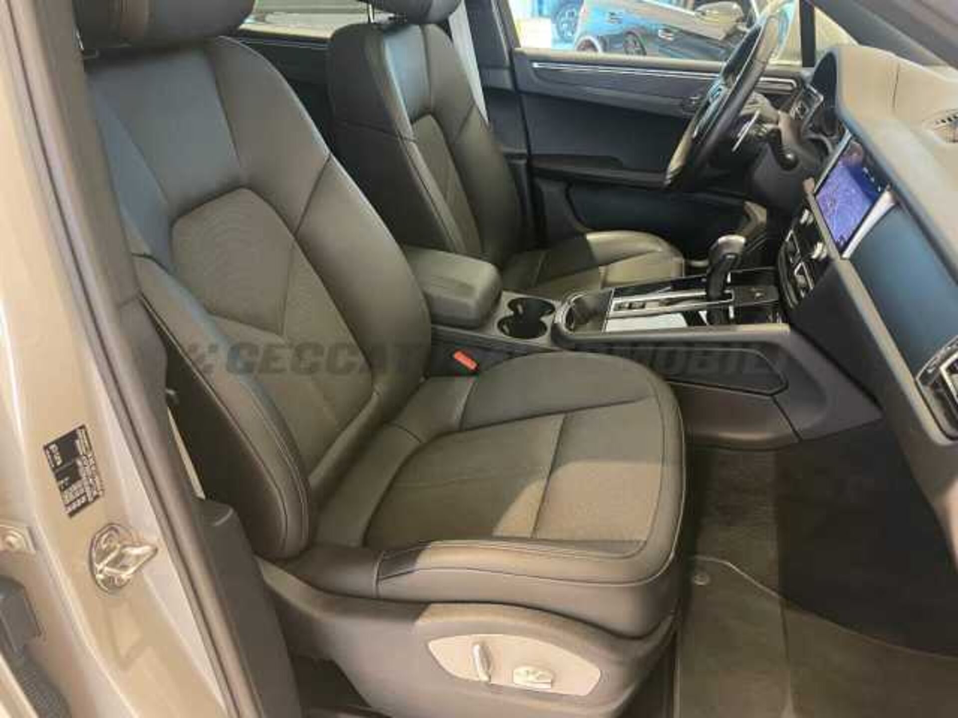 Porsche Macan 2.0l - grey