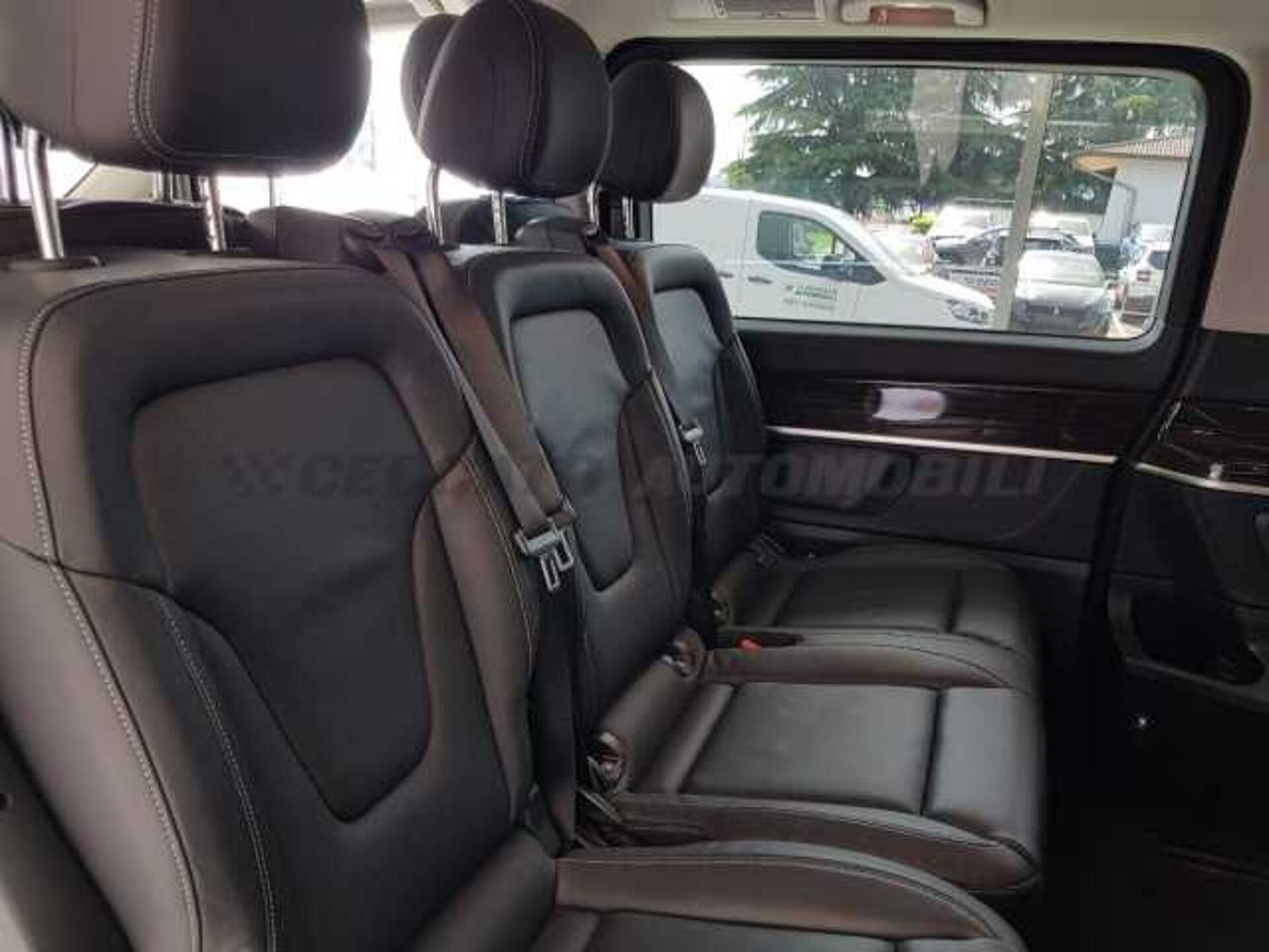 Mercedes-Benz 2.0l - black