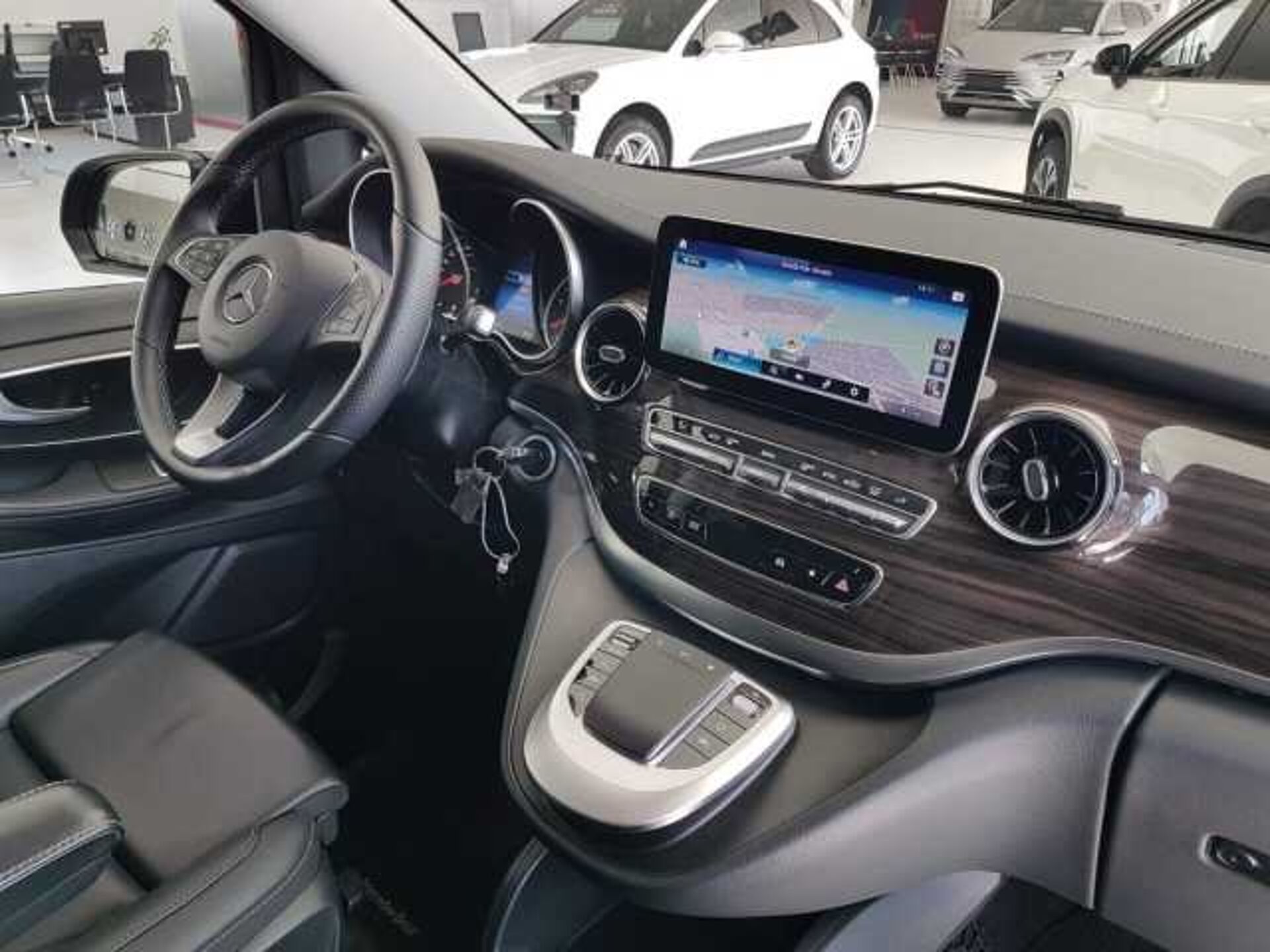 Mercedes-Benz 2.0l - black