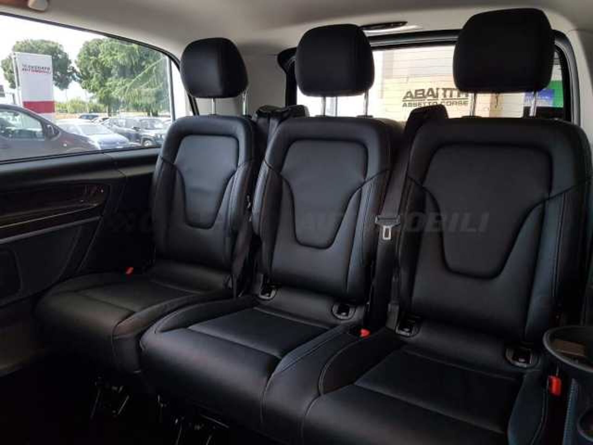 Mercedes-Benz 2.0l - black