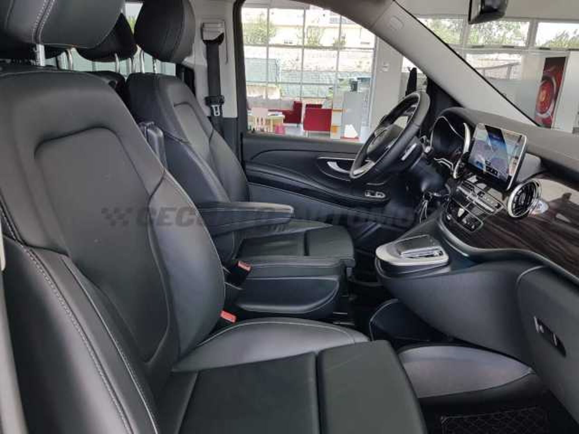 Mercedes-Benz 2.0l - black