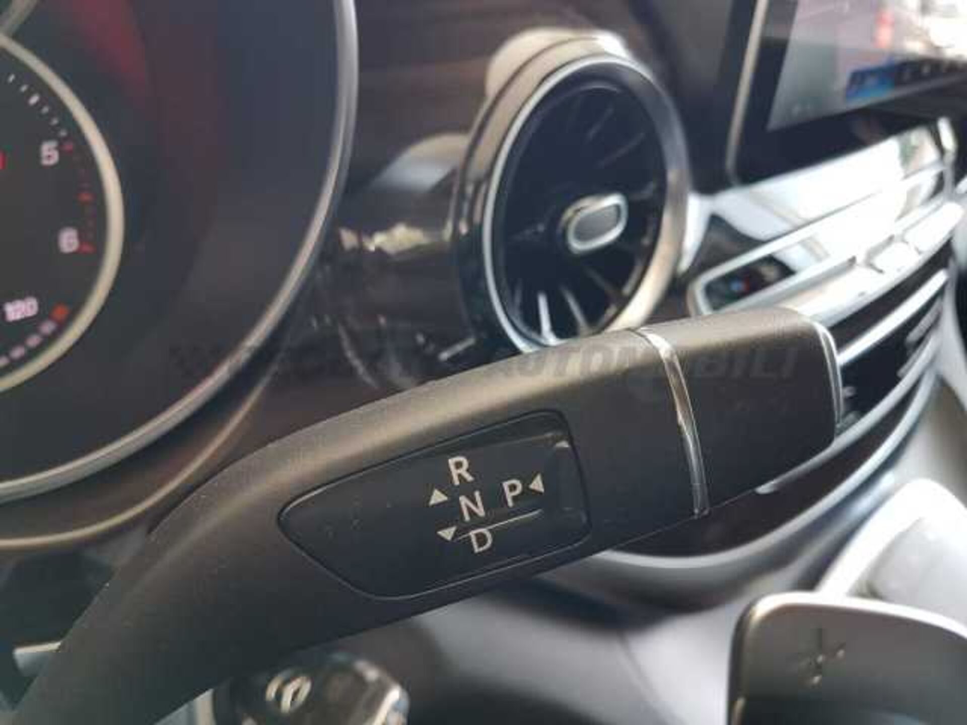 Mercedes-Benz 2.0l - black