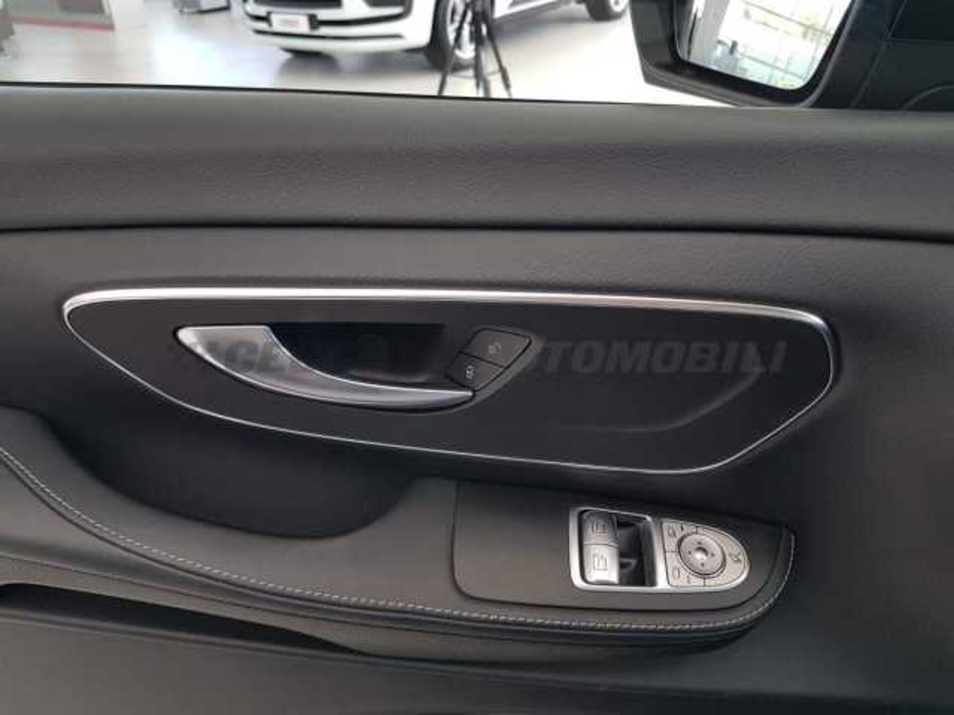 Mercedes-Benz 2.0l - black