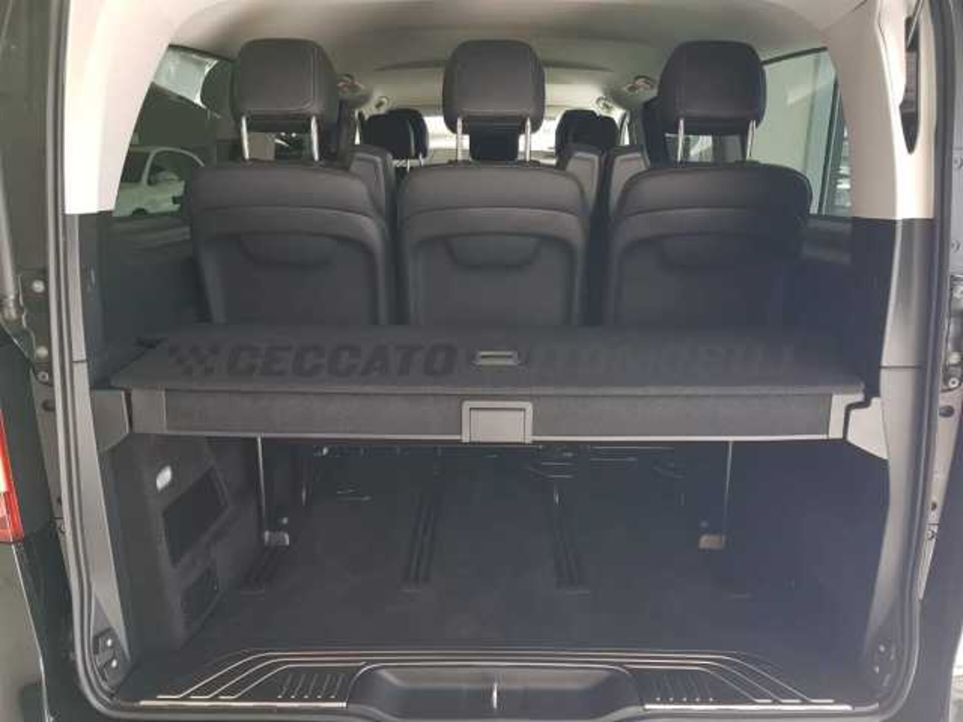 Mercedes-Benz 2.0l - black