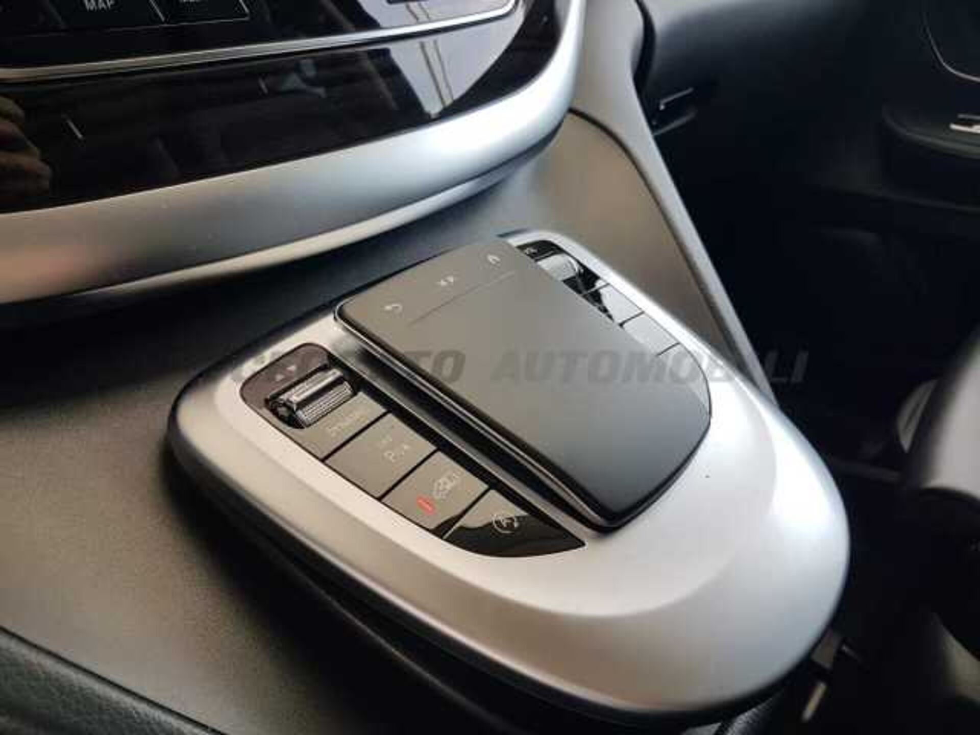 Mercedes-Benz 2.0l - black