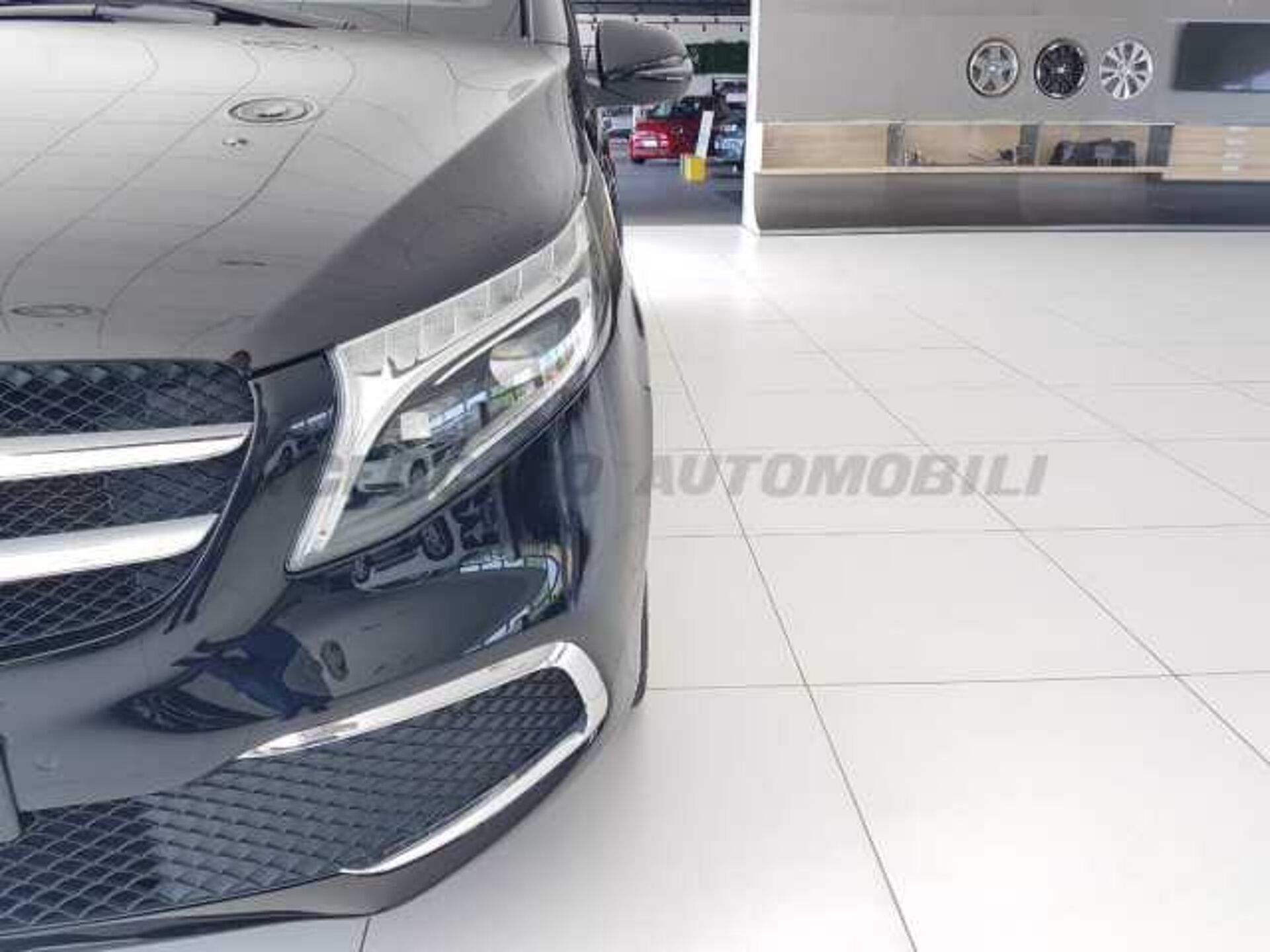 Mercedes-Benz 2.0l - black