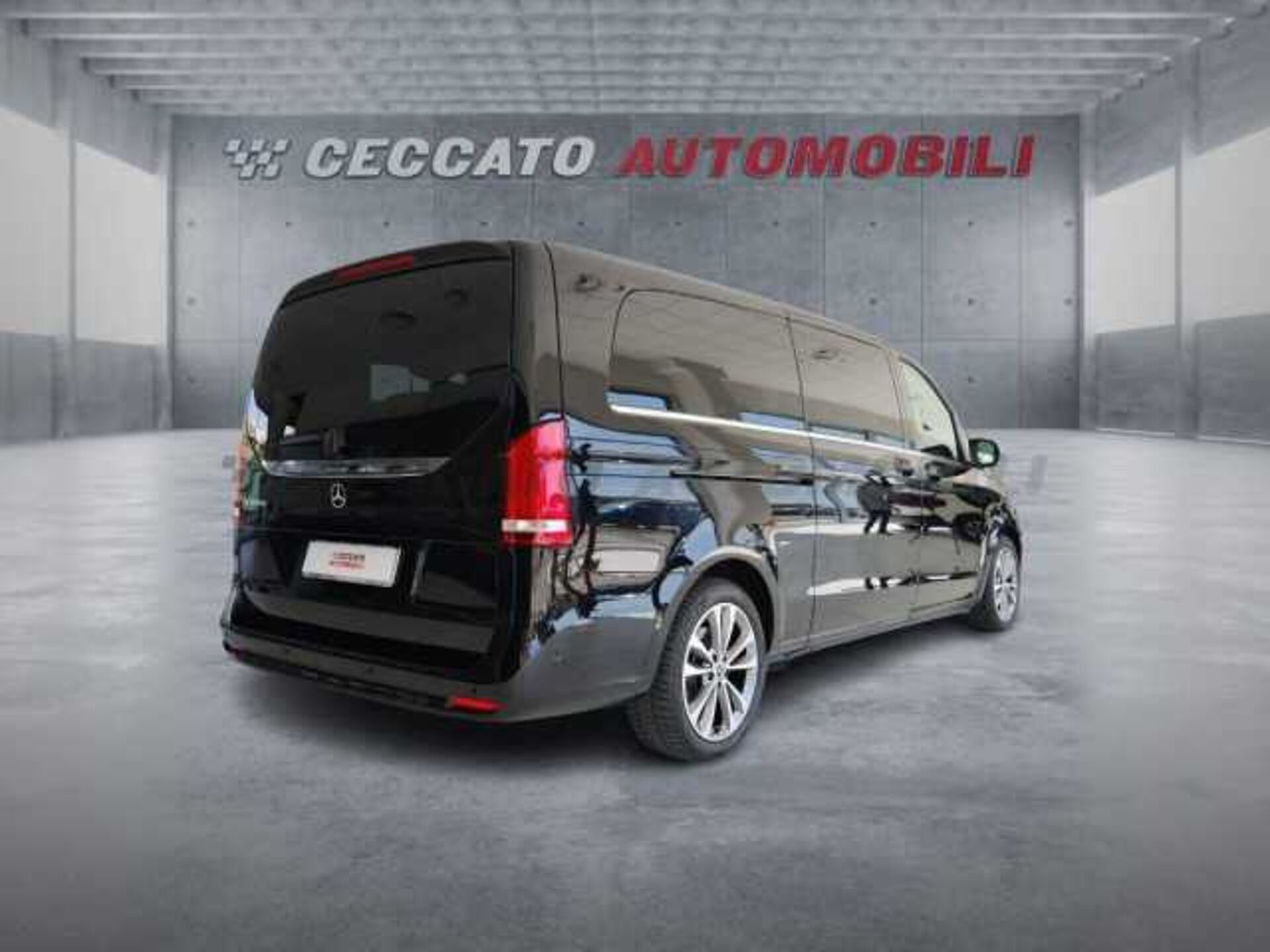 Mercedes-Benz 2.0l - black